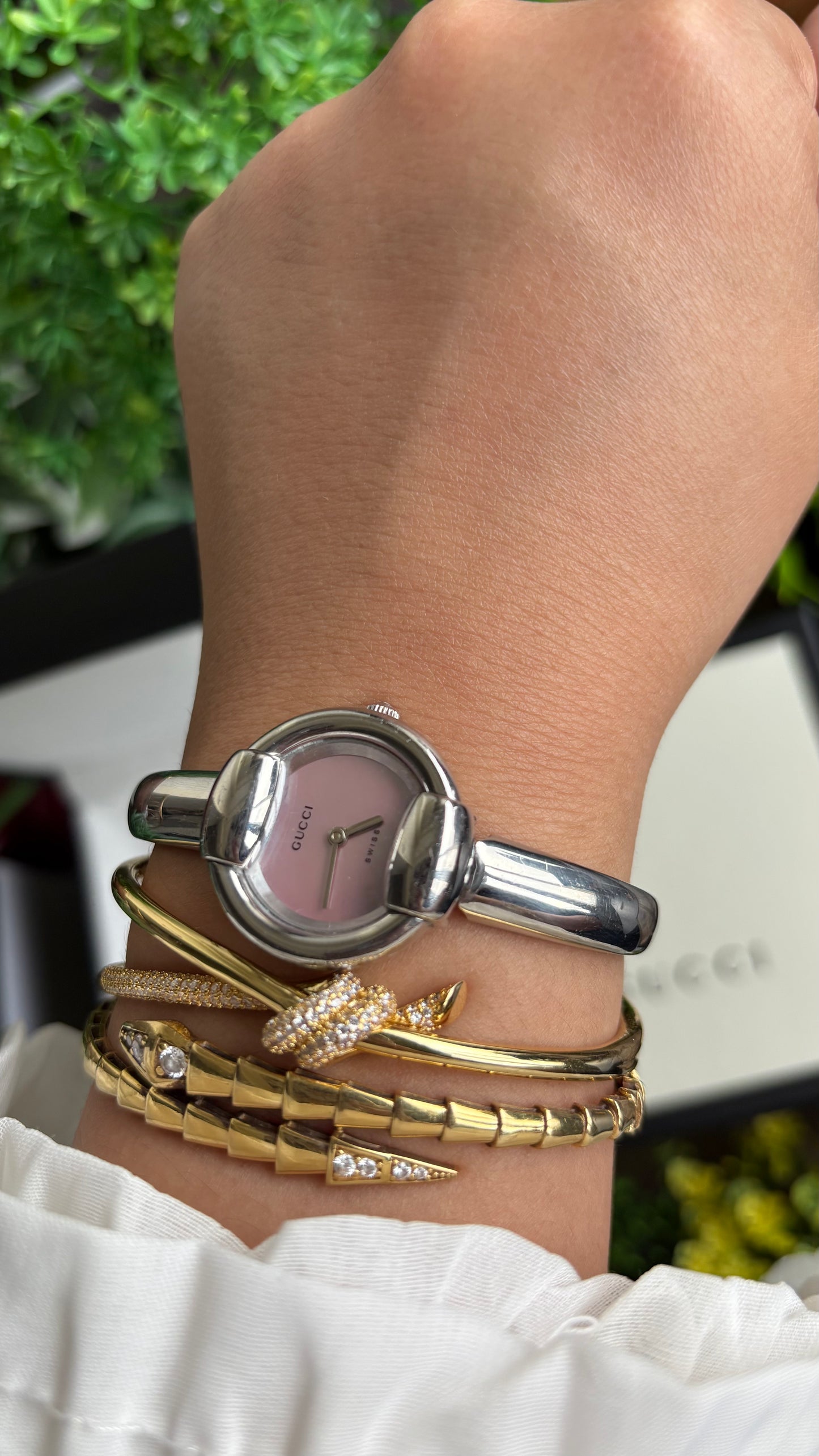 Vintage Gucci 1400L Watch in Silver Tone Mother of Pearl Pink Dial with Gucci Box