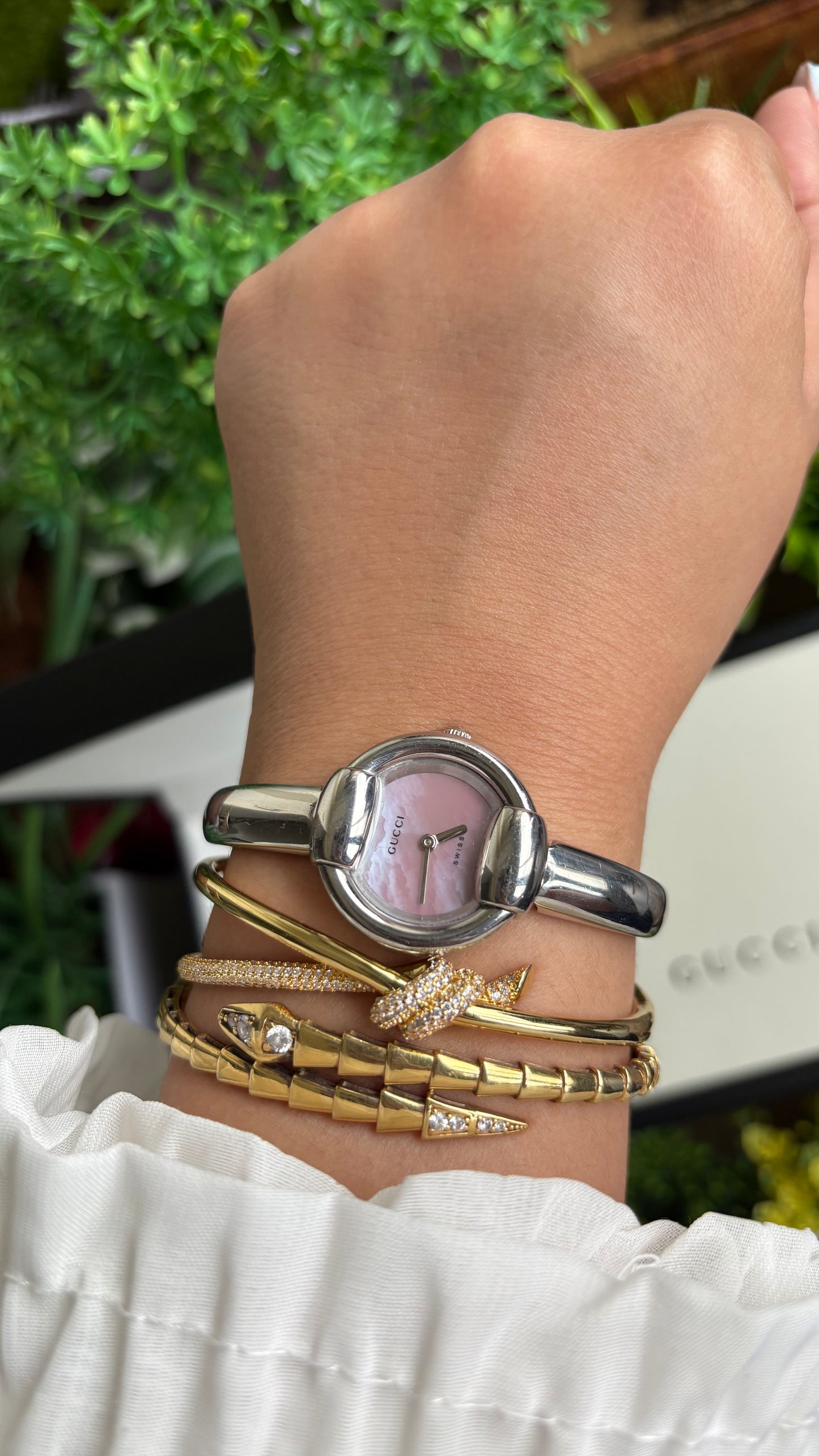 Vintage Gucci 1400L Watch in Silver Tone Mother of Pearl Pink Dial with Gucci Box