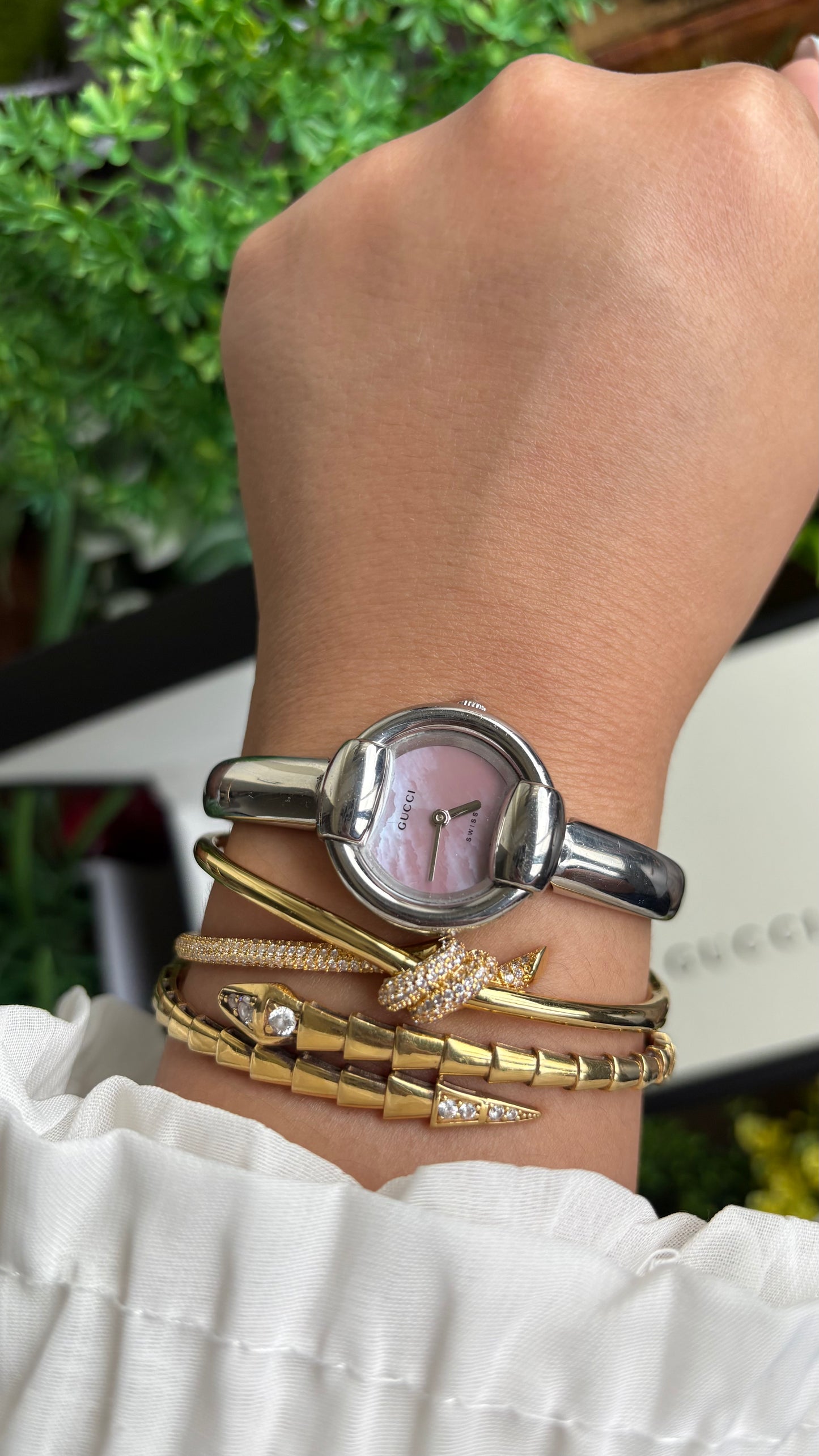 Vintage Gucci 1400L Watch in Silver Tone Mother of Pearl Pink Dial with Gucci Box