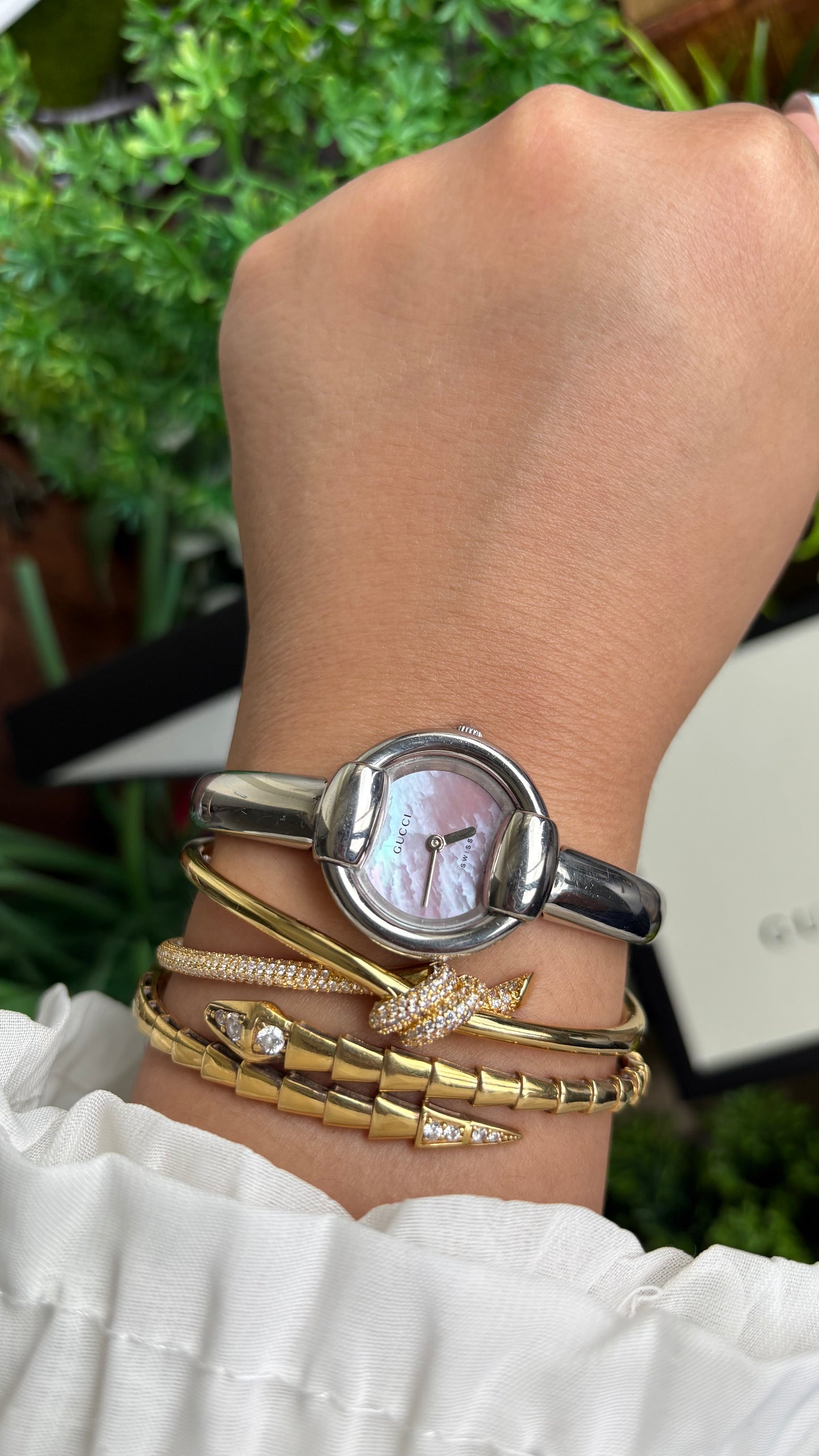 Vintage Gucci 1400L Watch in Silver Tone Mother of Pearl Pink Dial with Gucci Box