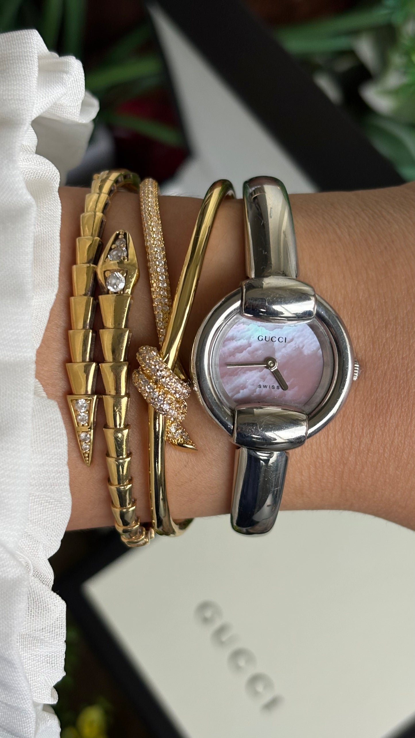Vintage Gucci 1400L Watch in Silver Tone Mother of Pearl Pink Dial with Gucci Box