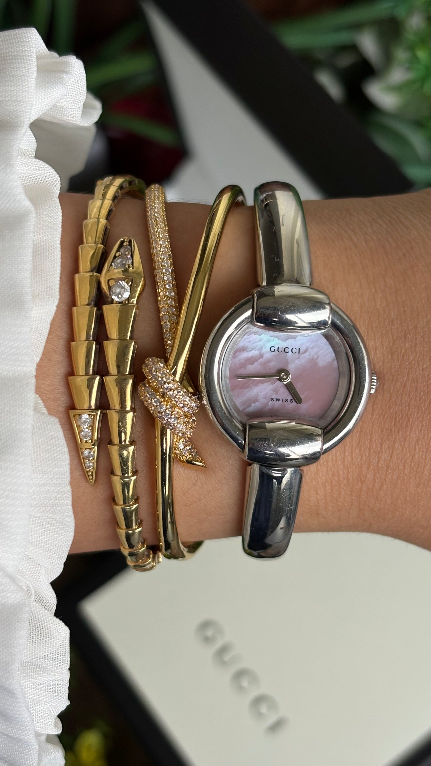 Vintage Gucci 1400L Watch in Silver Tone Mother of Pearl Pink Dial with Gucci Box