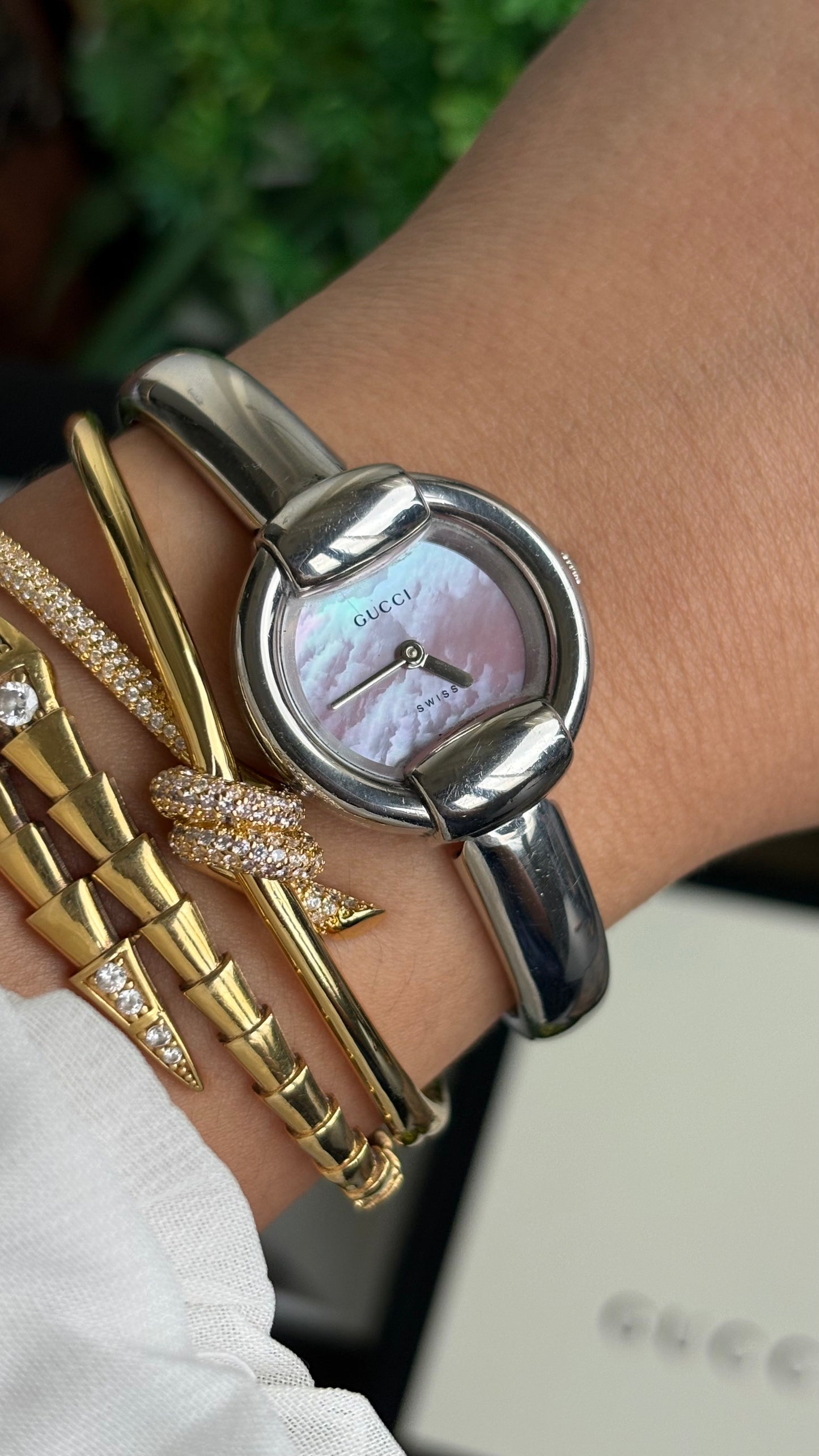 Vintage Gucci 1400L Watch in Silver Tone Mother of Pearl Pink Dial with Gucci Box