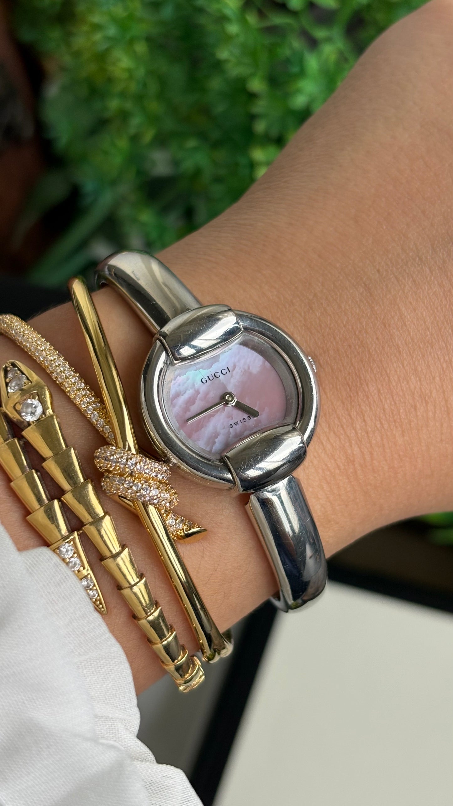 Vintage Gucci 1400L Watch in Silver Tone Mother of Pearl Pink Dial with Gucci Box
