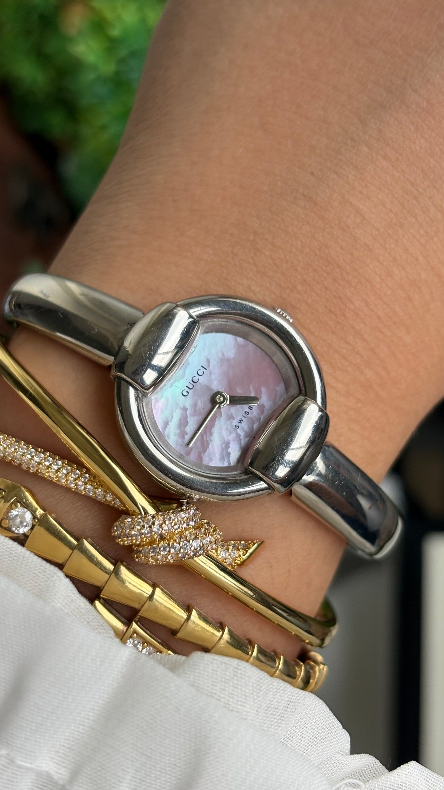 Vintage Gucci 1400L Watch in Silver Tone Mother of Pearl Pink Dial with Gucci Box