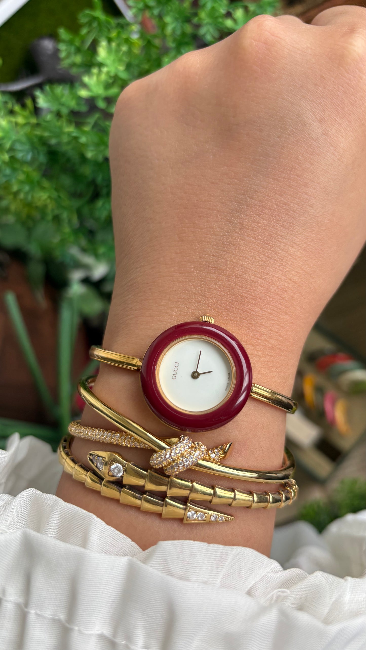 Vintage Gucci 1100L Interchangeable Bezel Set Bangle Watch in Gold Tone