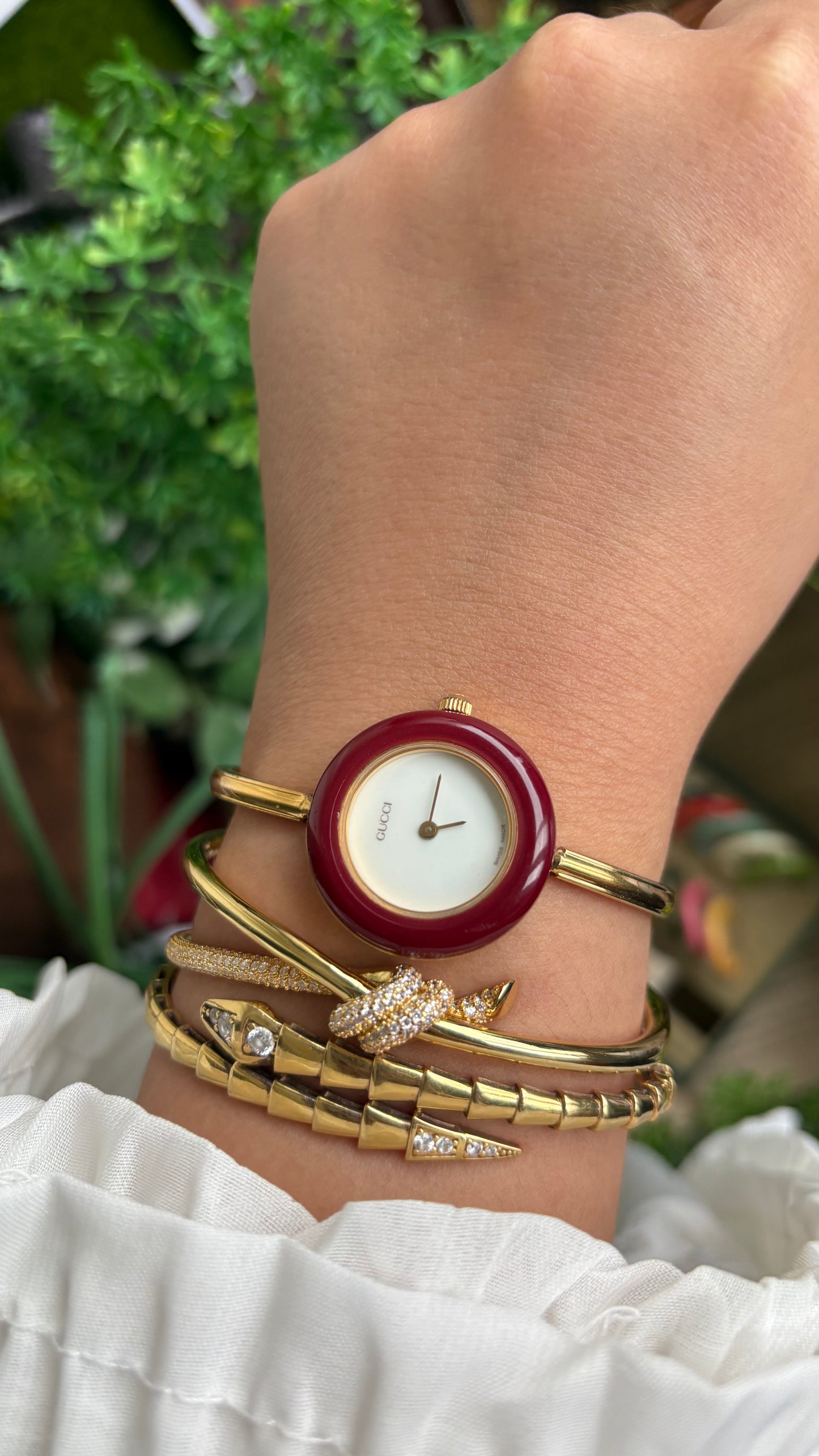 Vintage Gucci 1100L Interchangeable Bezel Set Bangle Watch in Gold Tone