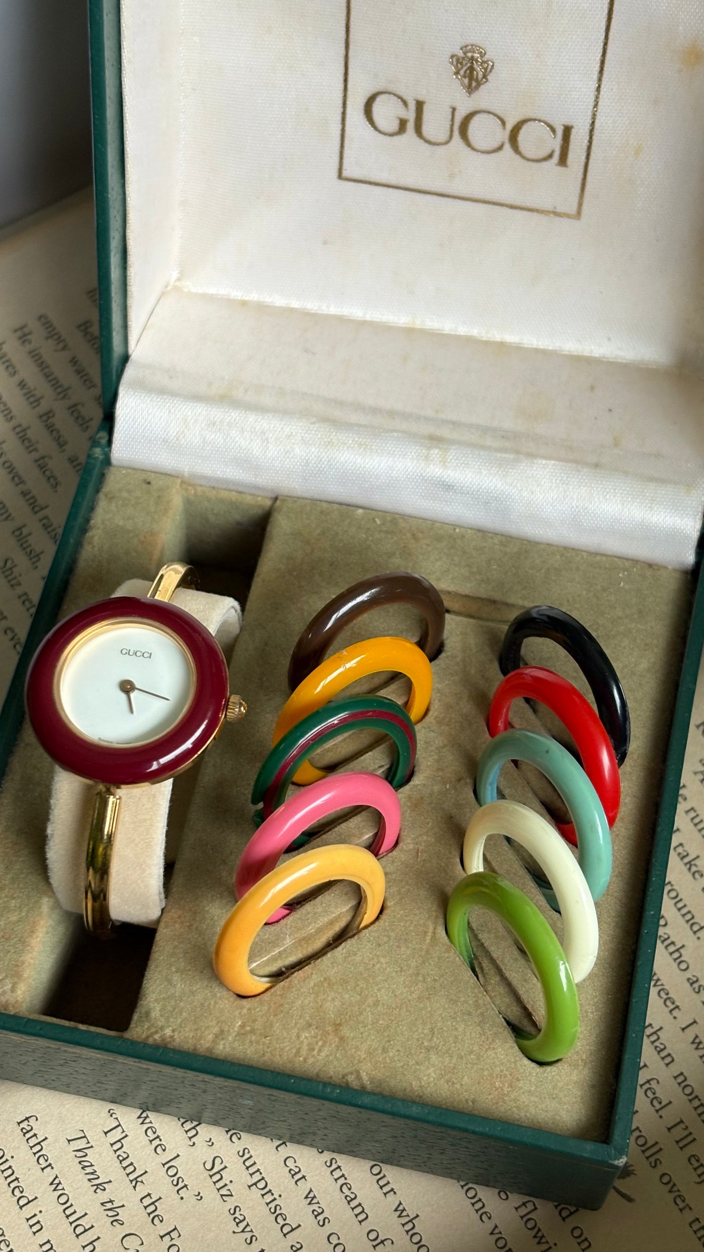 Vintage Gucci 1100L Interchangeable Bezel Set Bangle Watch in Gold Tone