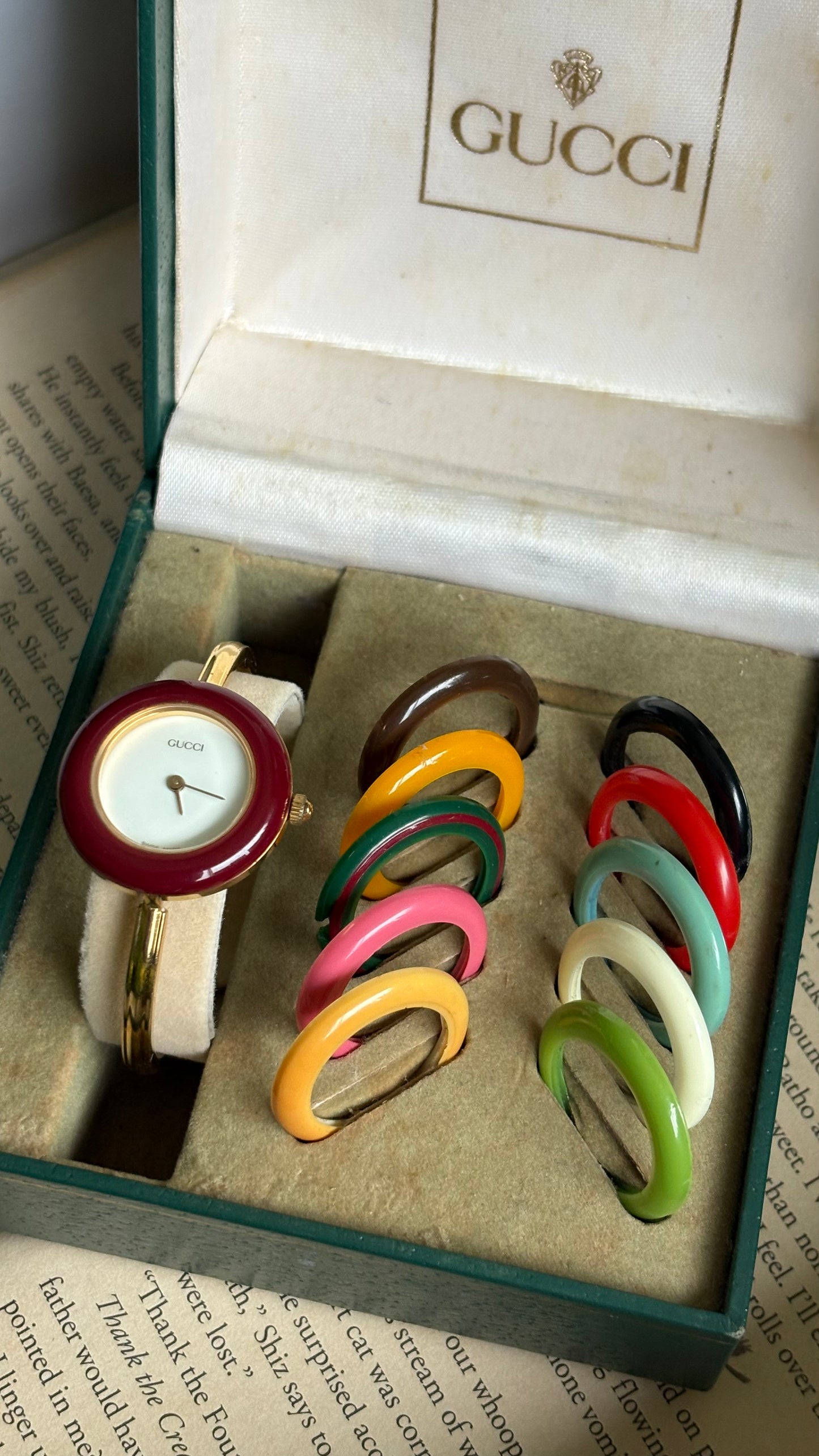 Vintage Gucci 1100L Interchangeable Bezel Set Bangle Watch in Gold Tone
