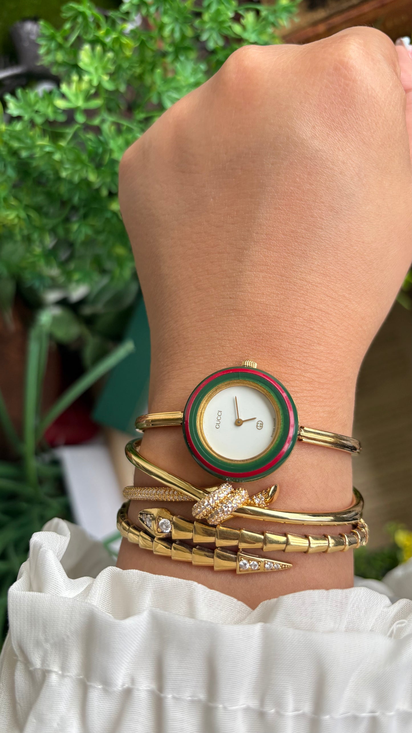 Vintage Gucci 1100L Interchangeable Bezel Set Bangle Watch in Gold Tone