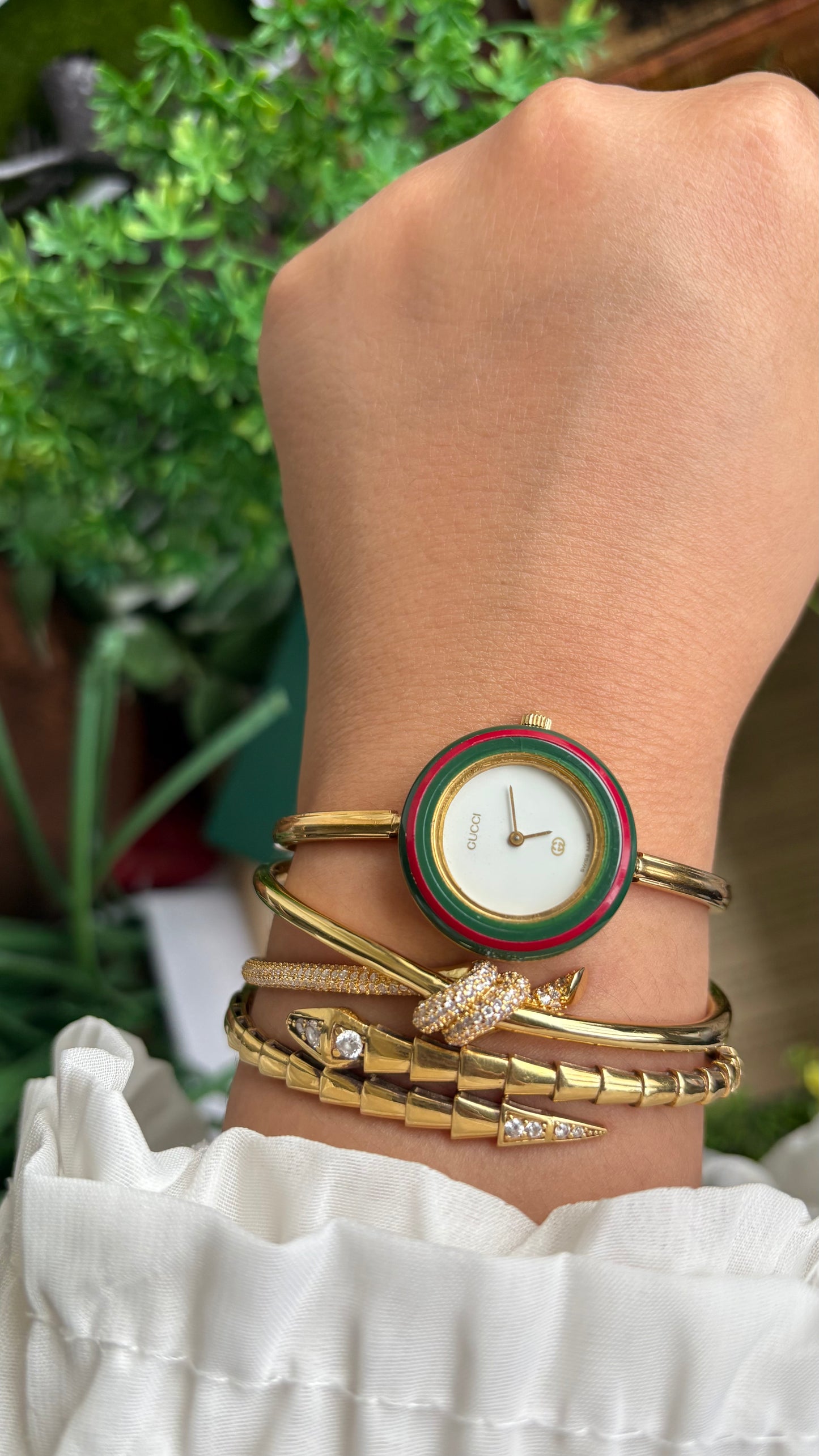 Vintage Gucci 1100L Interchangeable Bezel Set Bangle Watch in Gold Tone