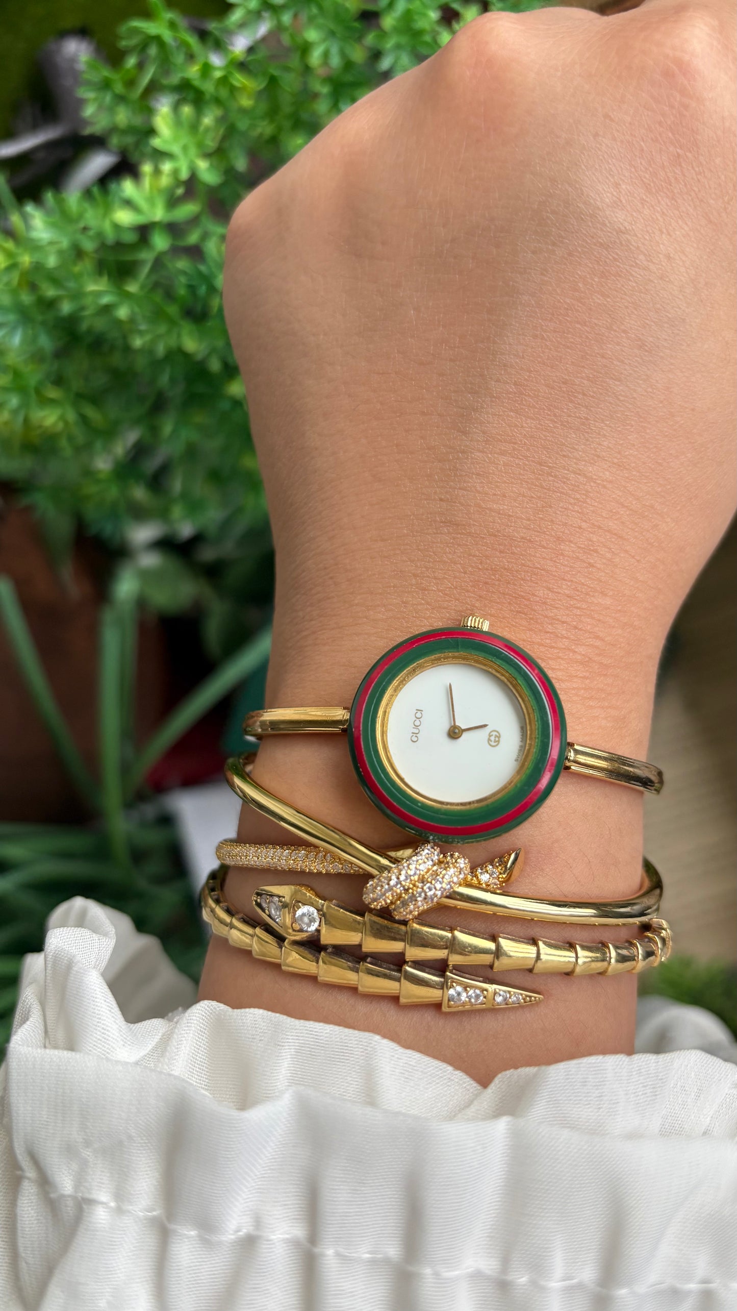 Vintage Gucci 1100L Interchangeable Bezel Set Bangle Watch in Gold Tone