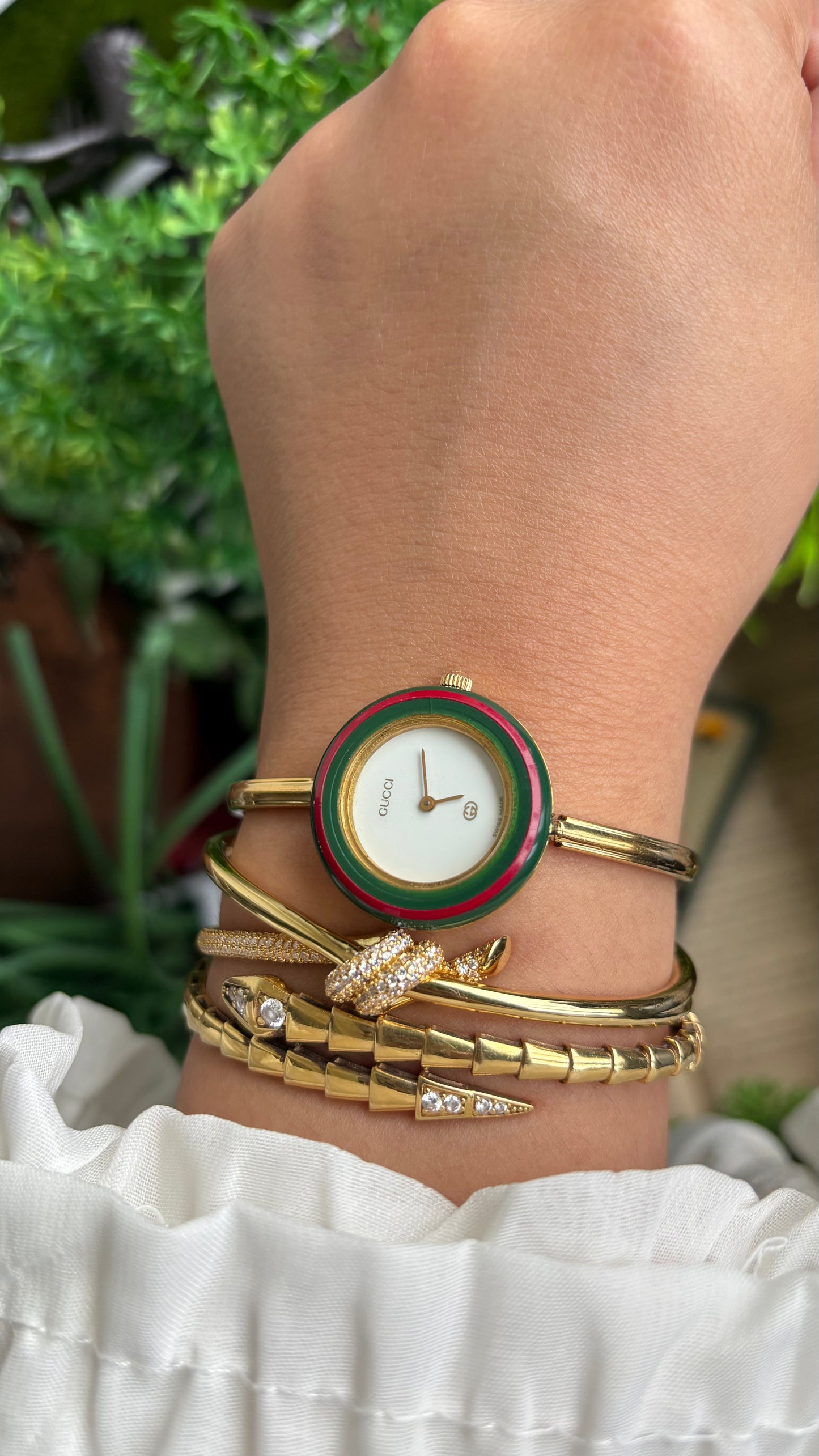Vintage Gucci 1100L Interchangeable Bezel Set Bangle Watch in Gold Tone