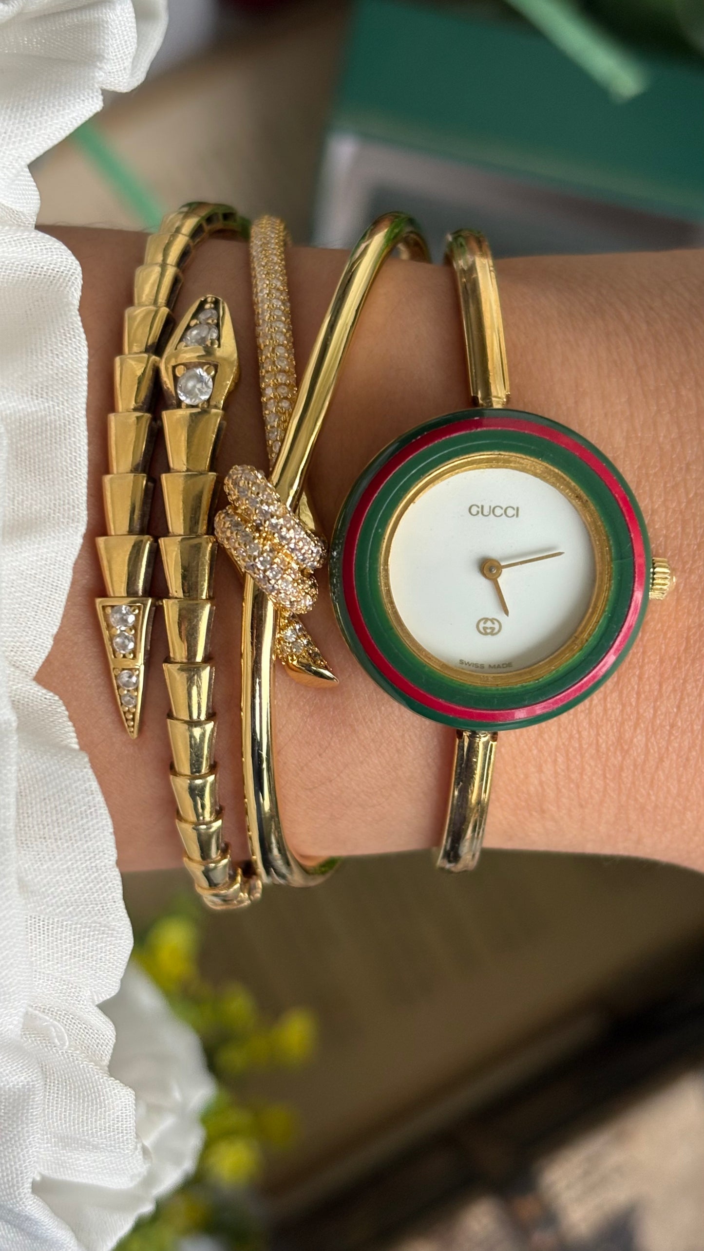 Vintage Gucci 1100L Interchangeable Bezel Set Bangle Watch in Gold Tone
