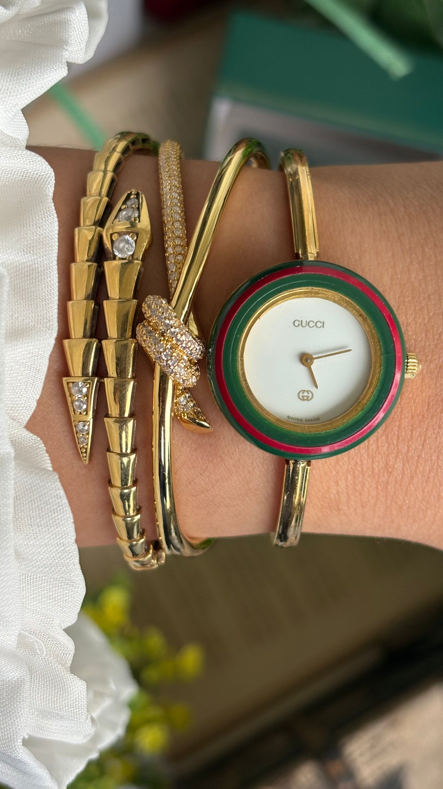 Vintage Gucci 1100L Interchangeable Bezel Set Bangle Watch in Gold Tone