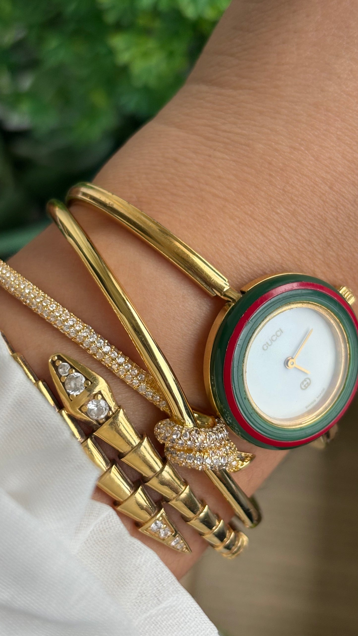 Vintage Gucci 1100L Interchangeable Bezel Set Bangle Watch in Gold Tone