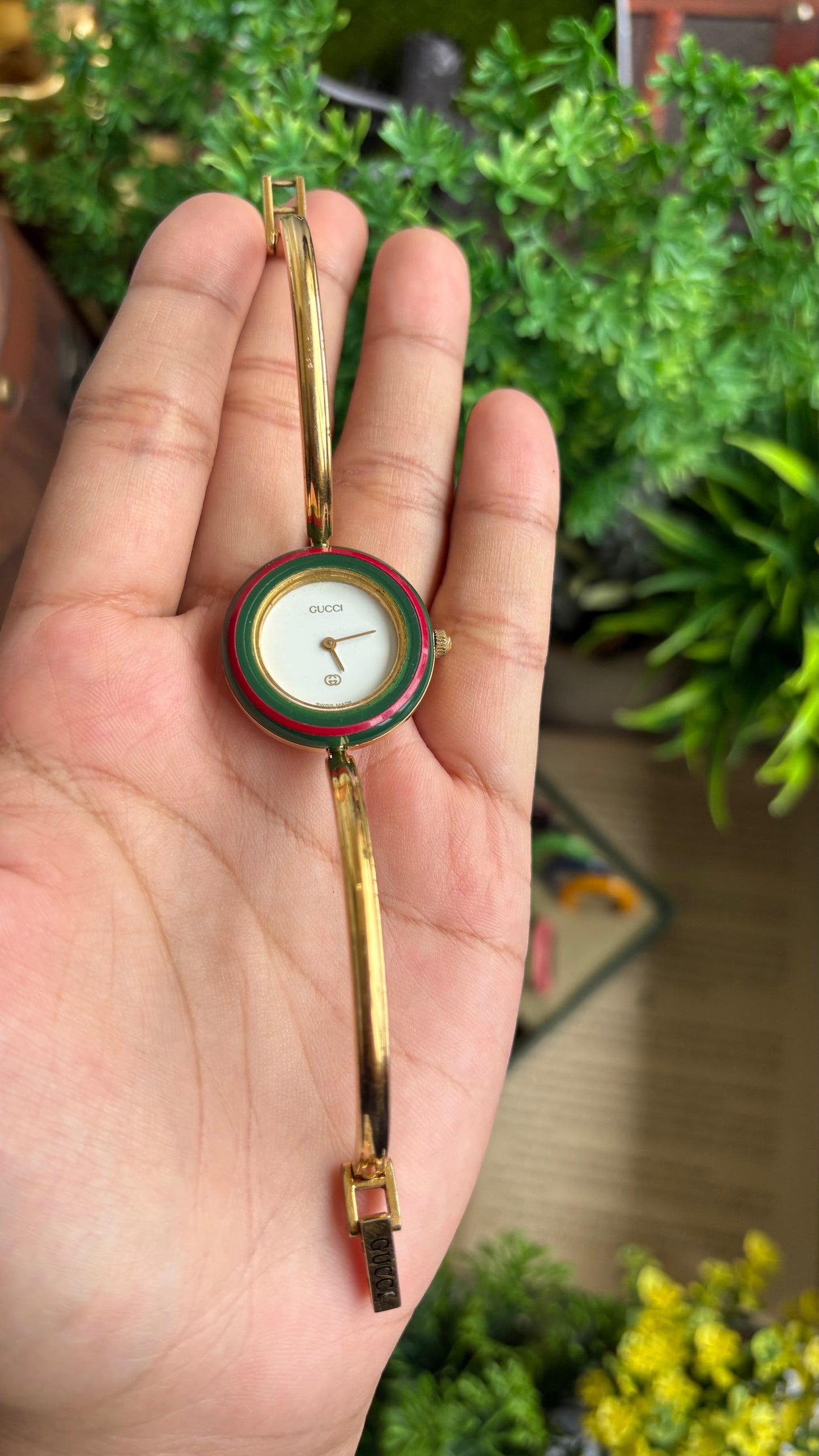 Vintage Gucci 1100L Interchangeable Bezel Set Bangle Watch in Gold Tone