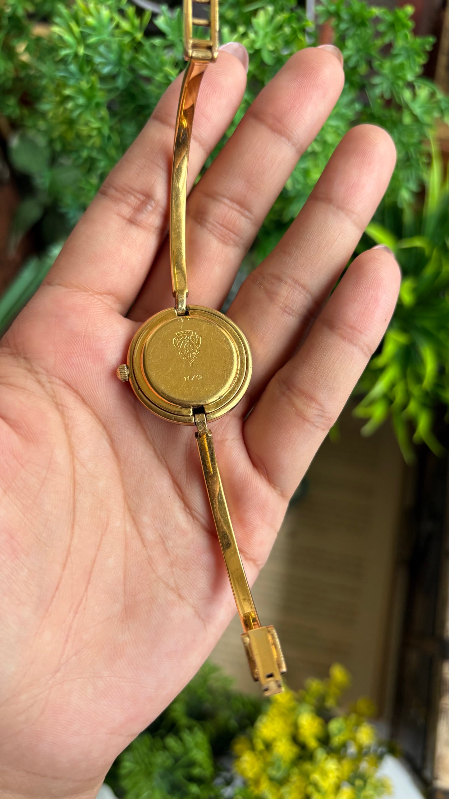 Vintage Gucci 1100L Interchangeable Bezel Set Bangle Watch in Gold Tone