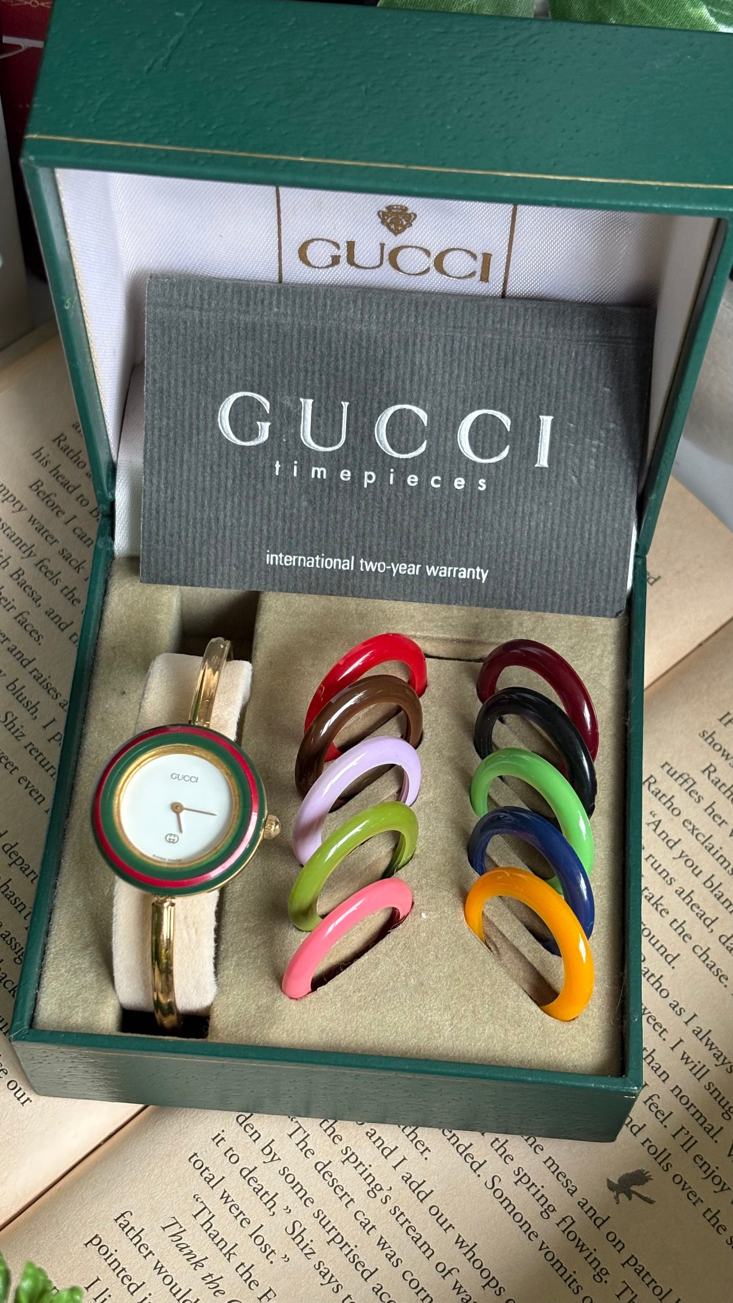 Vintage Gucci 1100L Interchangeable Bezel Set Bangle Watch in Gold Tone