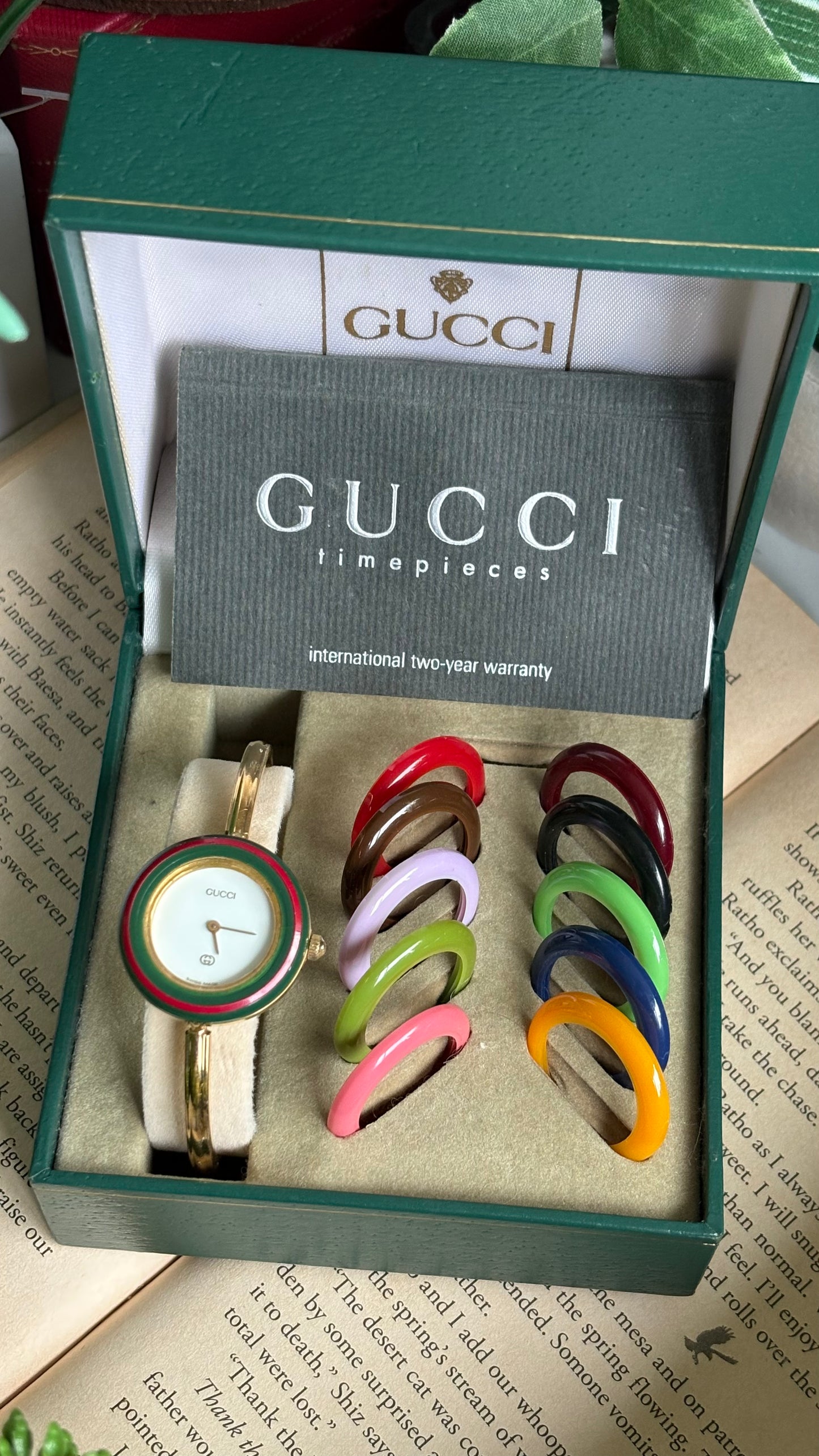 Vintage Gucci 1100L Interchangeable Bezel Set Bangle Watch in Gold Tone