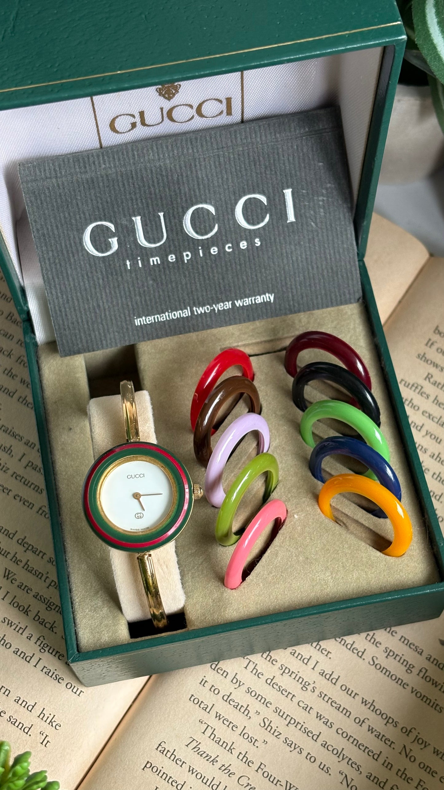 Vintage Gucci 1100L Interchangeable Bezel Set Bangle Watch in Gold Tone