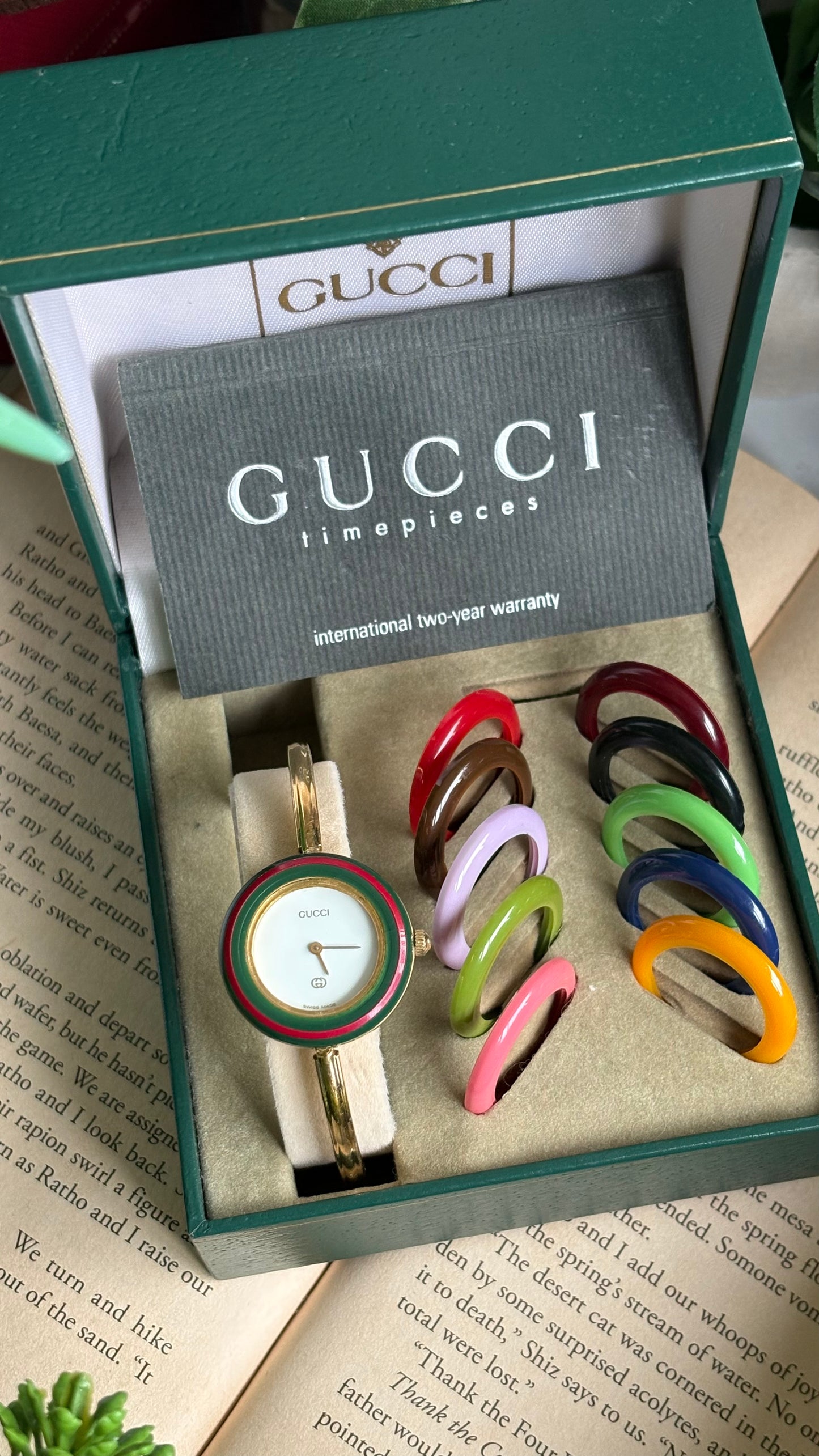 Vintage Gucci 1100L Interchangeable Bezel Set Bangle Watch in Gold Tone