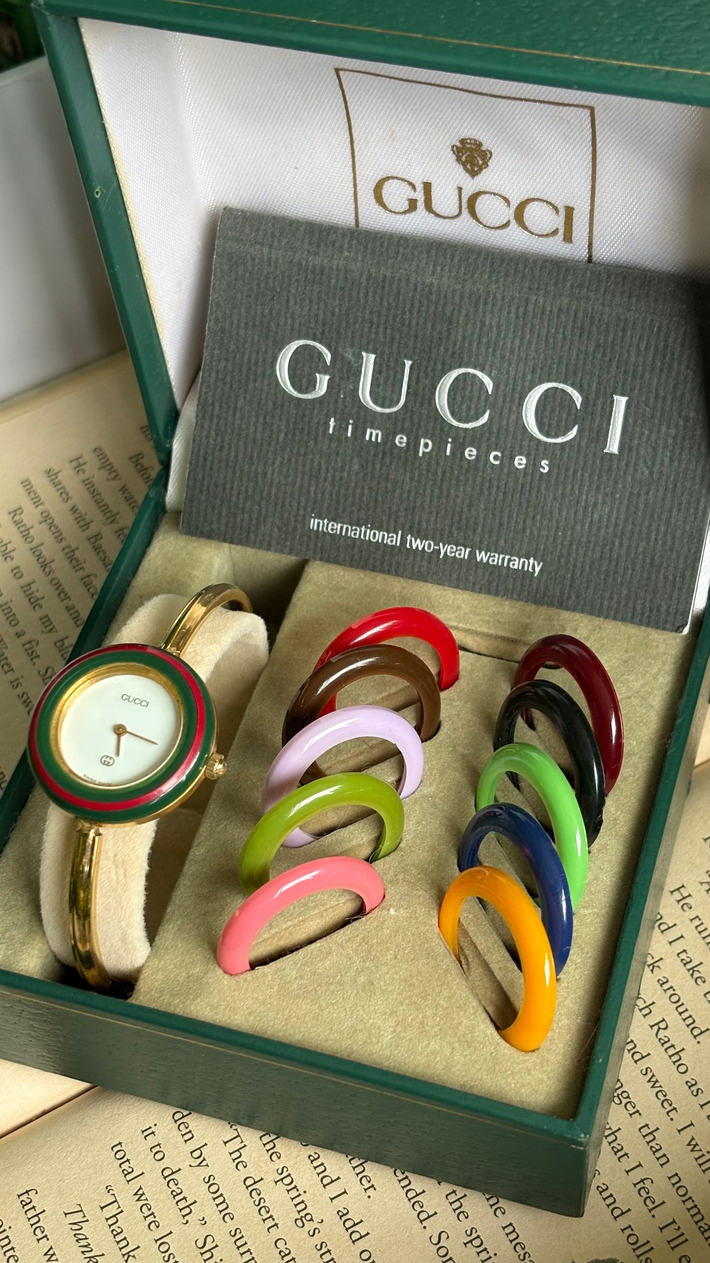 Vintage Gucci 1100L Interchangeable Bezel Set Bangle Watch in Gold Tone