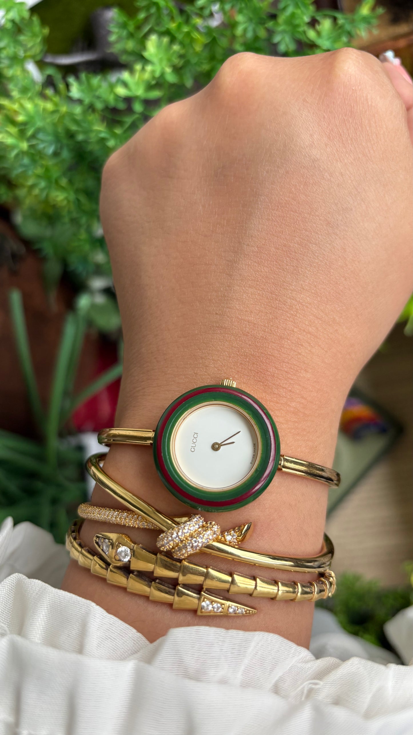 Vintage Gucci 1100L Interchangeable Bezel Set Bangle Watch in Gold Tone