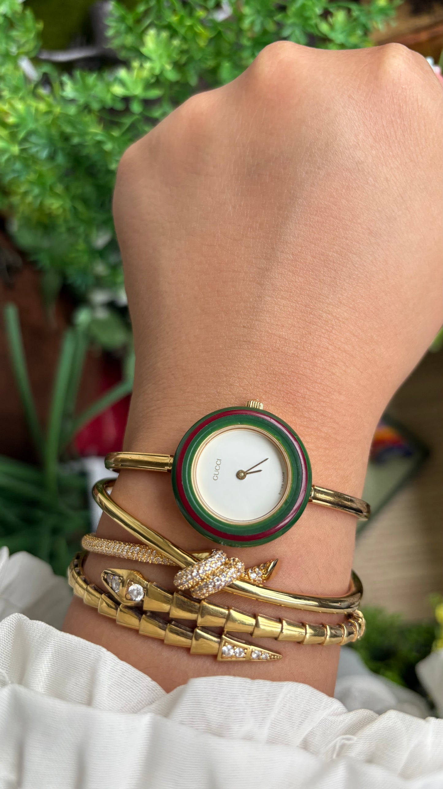 Vintage Gucci 1100L Interchangeable Bezel Set Bangle Watch in Gold Tone