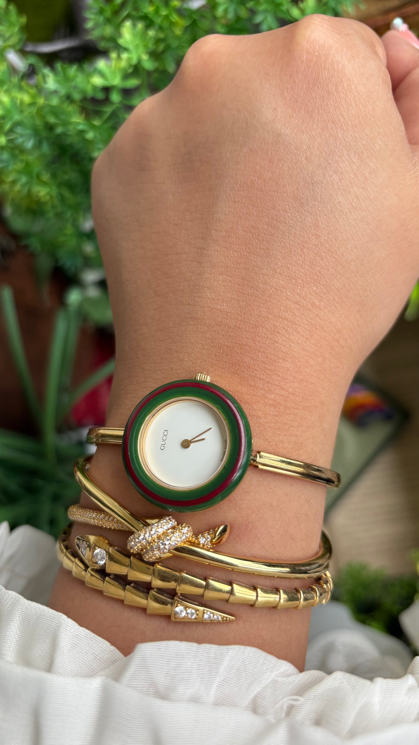 Vintage Gucci 1100L Interchangeable Bezel Set Bangle Watch in Gold Tone