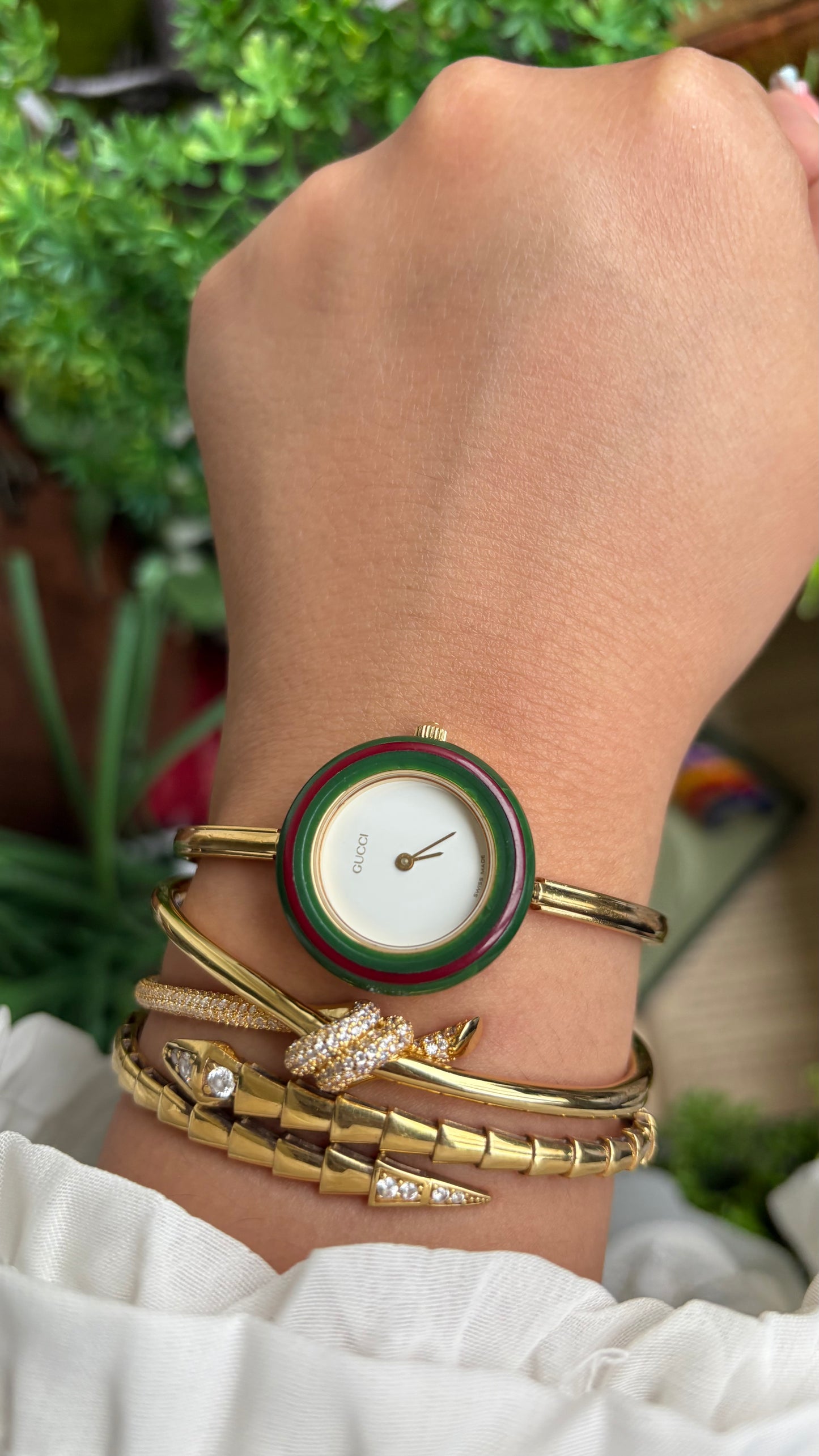 Vintage Gucci 1100L Interchangeable Bezel Set Bangle Watch in Gold Tone