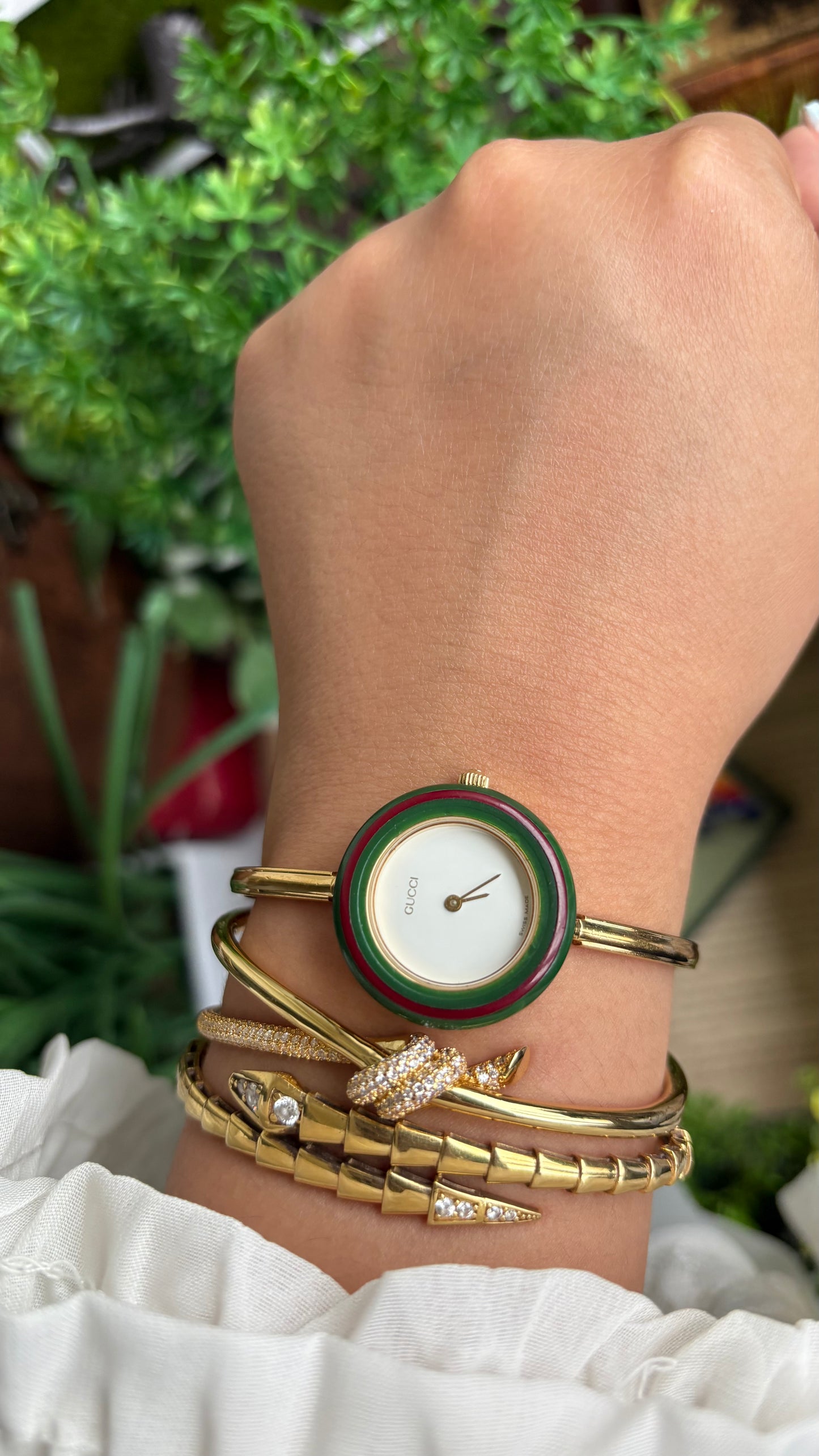 Vintage Gucci 1100L Interchangeable Bezel Set Bangle Watch in Gold Tone