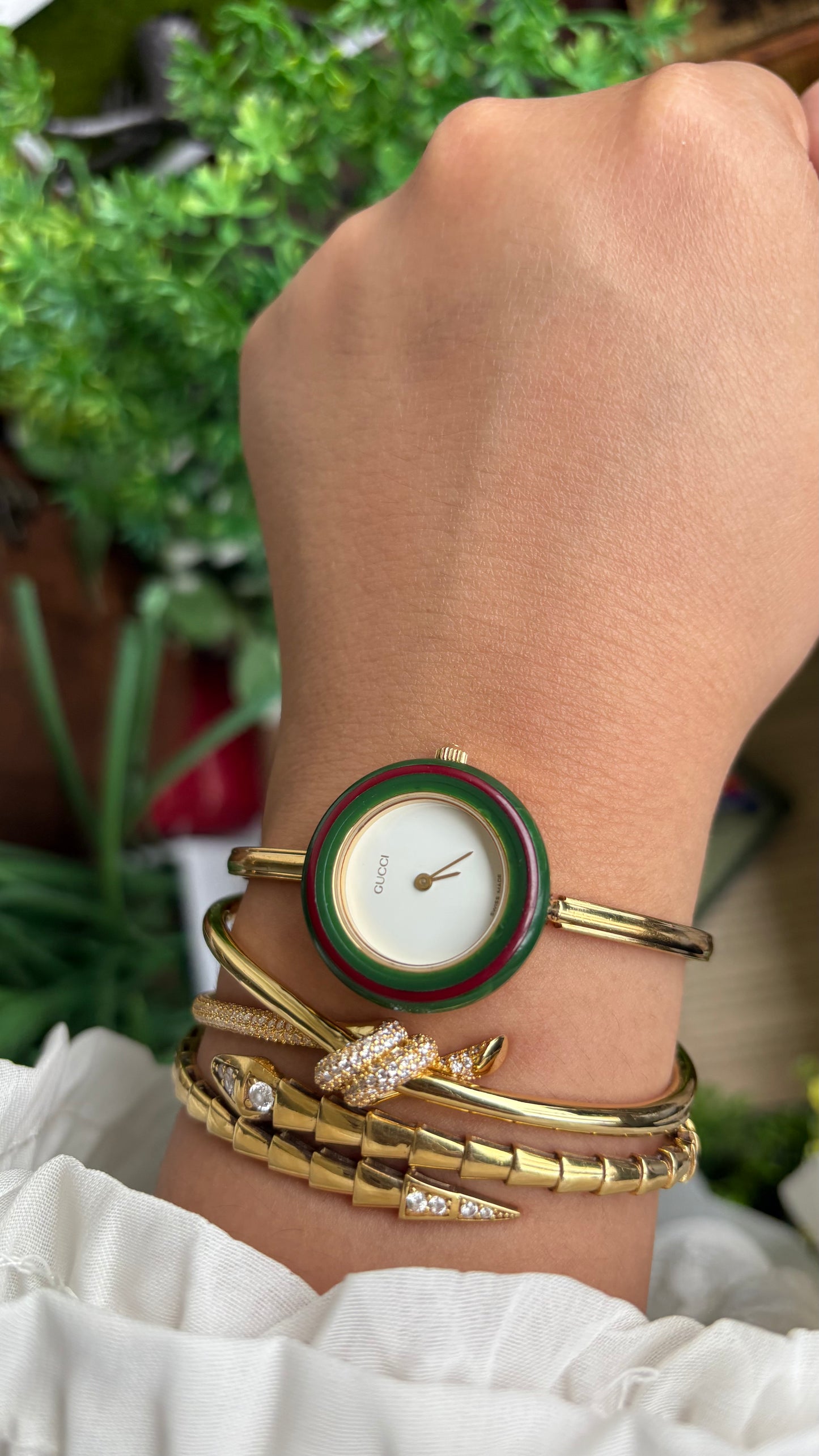 Vintage Gucci 1100L Interchangeable Bezel Set Bangle Watch in Gold Tone