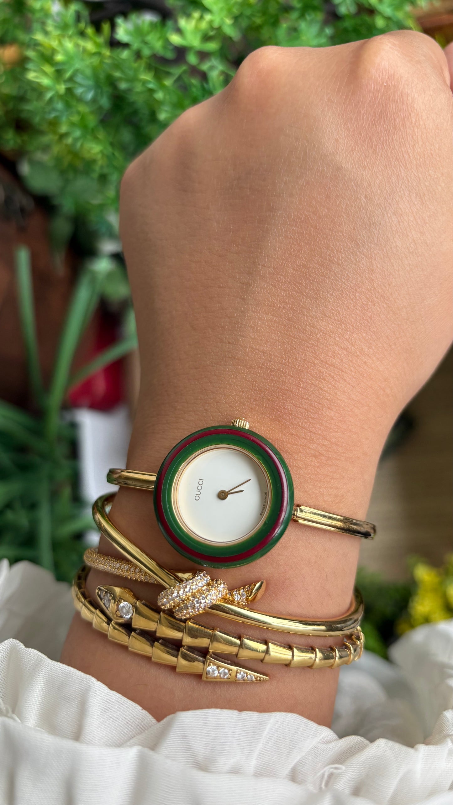 Vintage Gucci 1100L Interchangeable Bezel Set Bangle Watch in Gold Tone