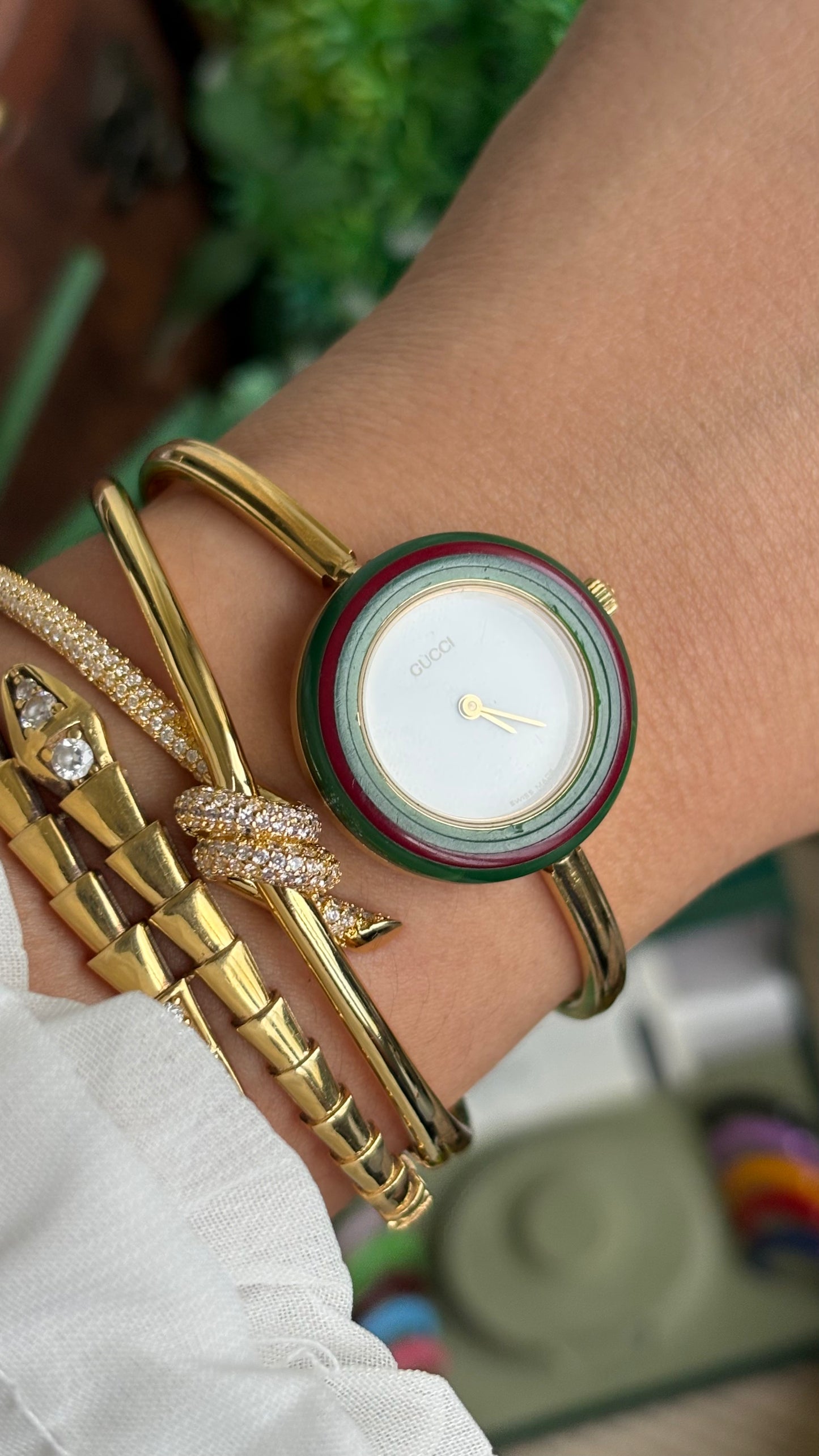 Vintage Gucci 1100L Interchangeable Bezel Set Bangle Watch in Gold Tone