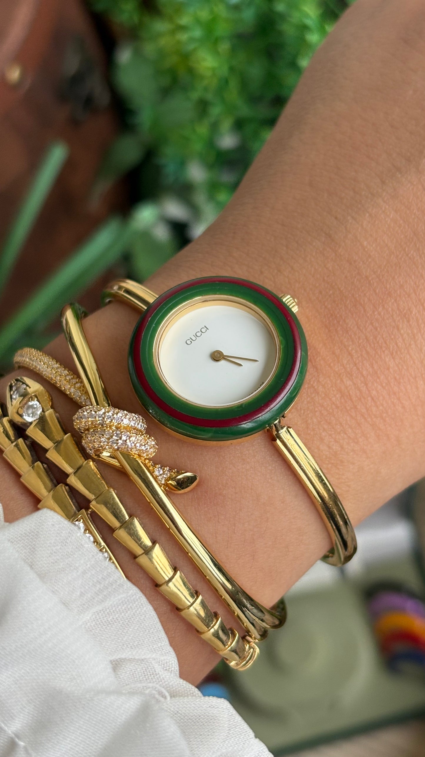 Vintage Gucci 1100L Interchangeable Bezel Set Bangle Watch in Gold Tone