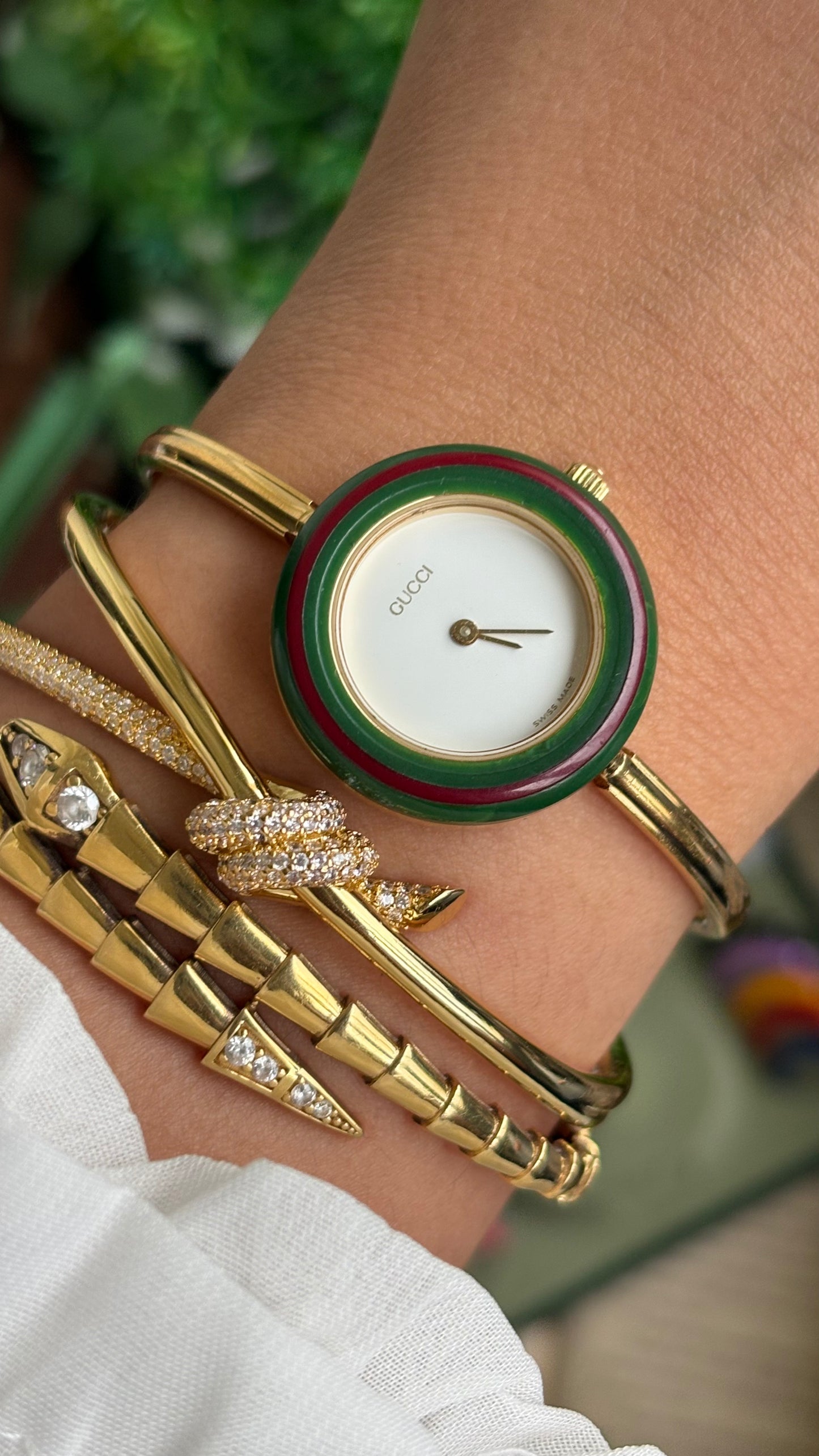 Vintage Gucci 1100L Interchangeable Bezel Set Bangle Watch in Gold Tone