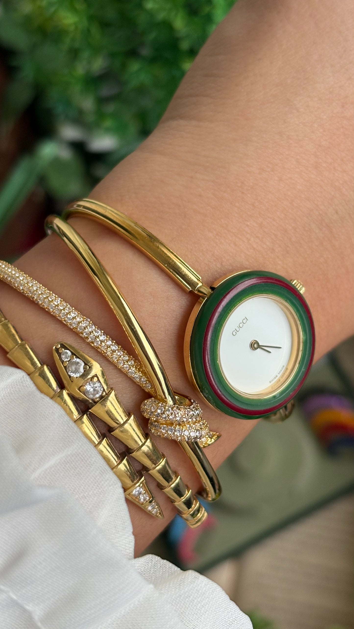 Vintage Gucci 1100L Interchangeable Bezel Set Bangle Watch in Gold Tone
