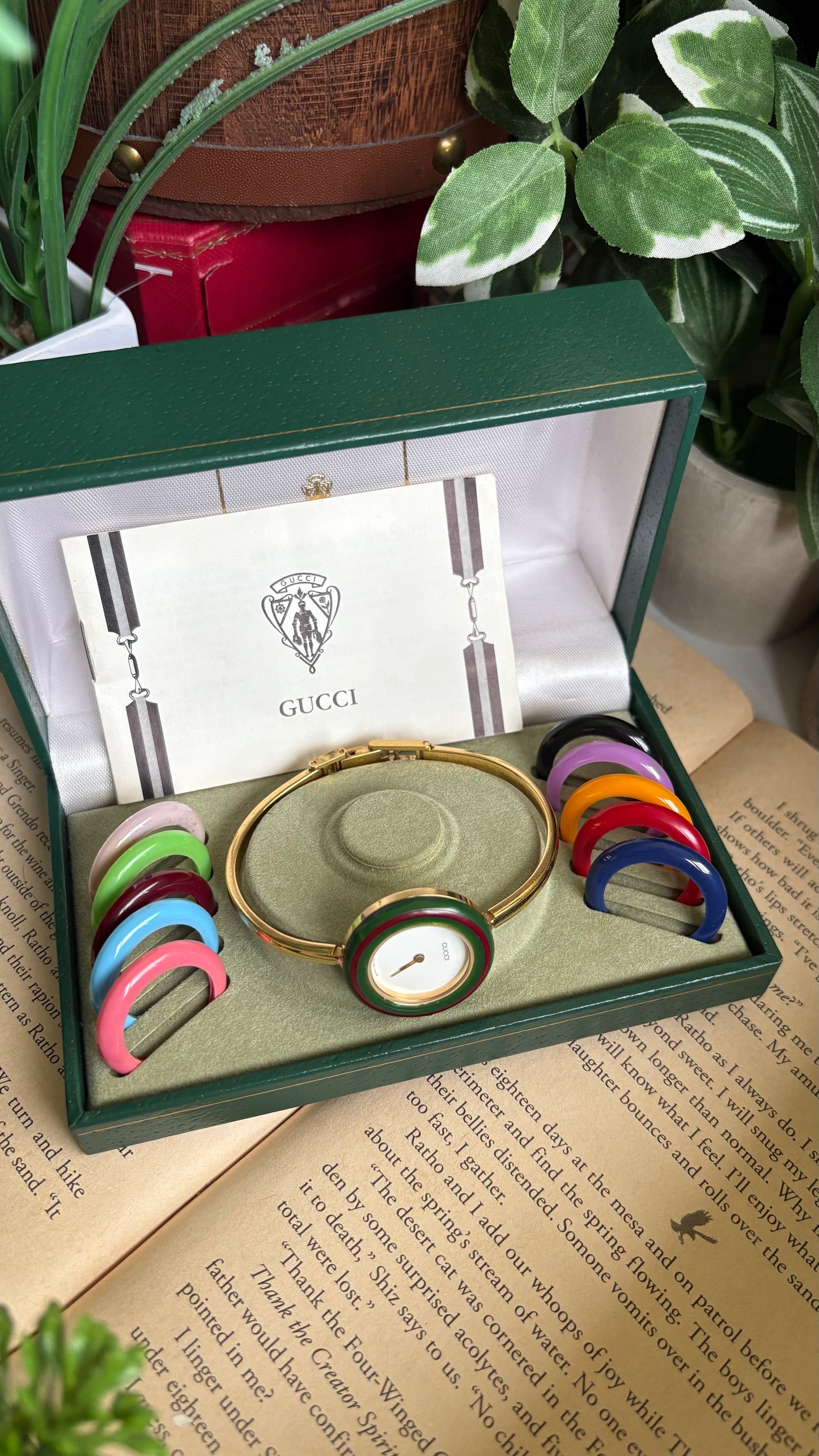 Vintage Gucci 1100L Interchangeable Bezel Set Bangle Watch in Gold Tone