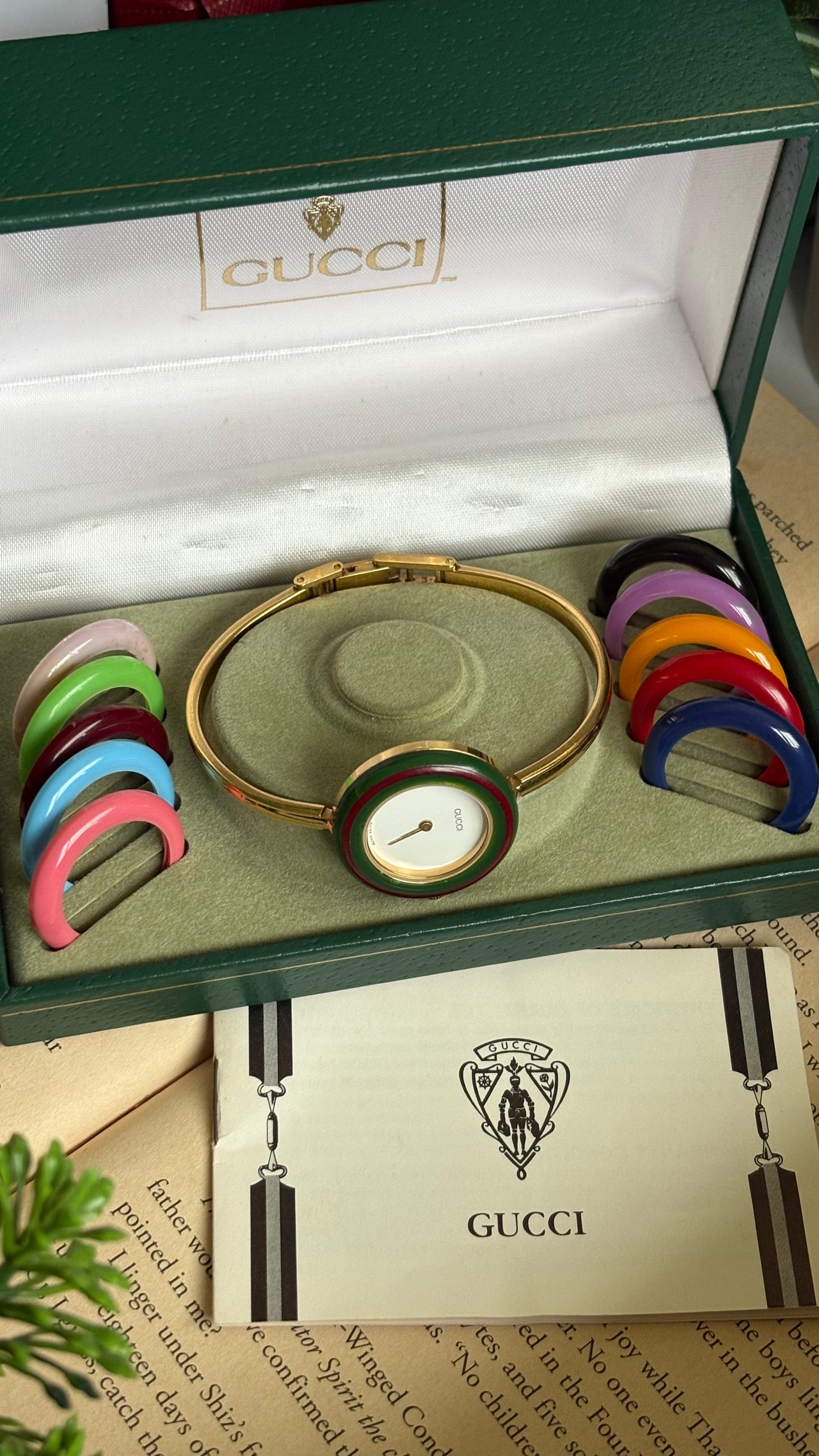 Vintage Gucci 1100L Interchangeable Bezel Set Bangle Watch in Gold Tone