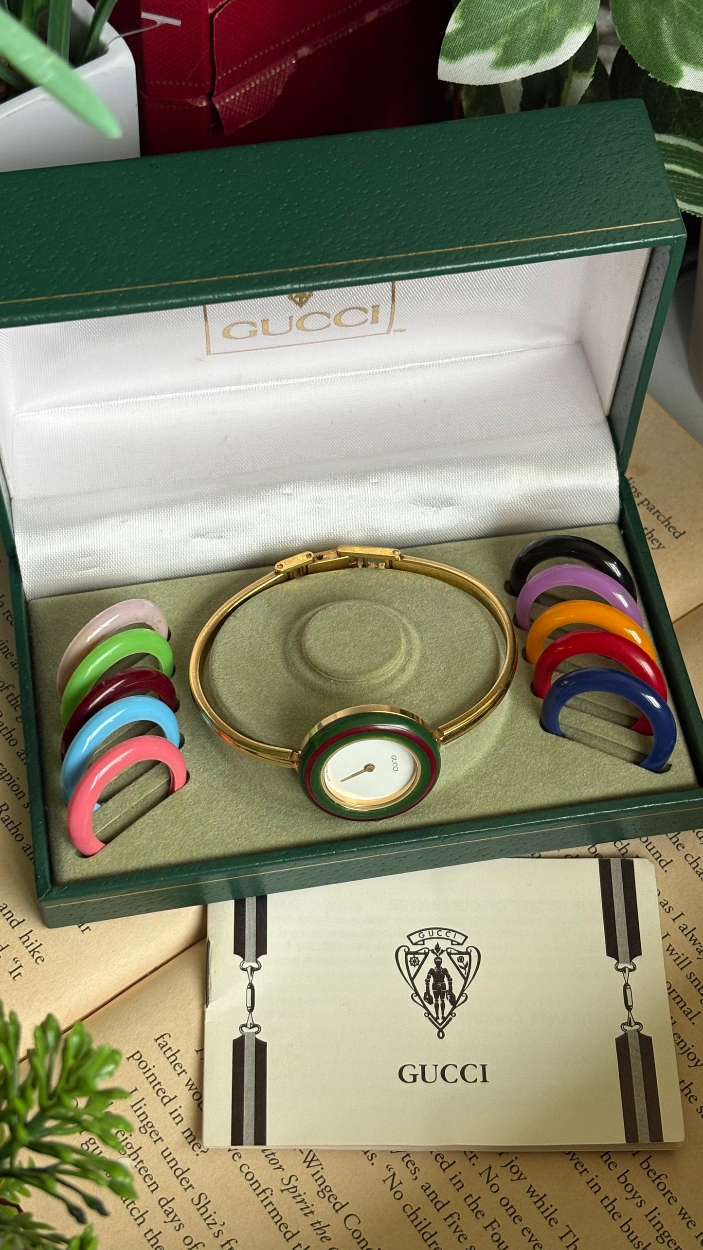Vintage Gucci 1100L Interchangeable Bezel Set Bangle Watch in Gold Tone