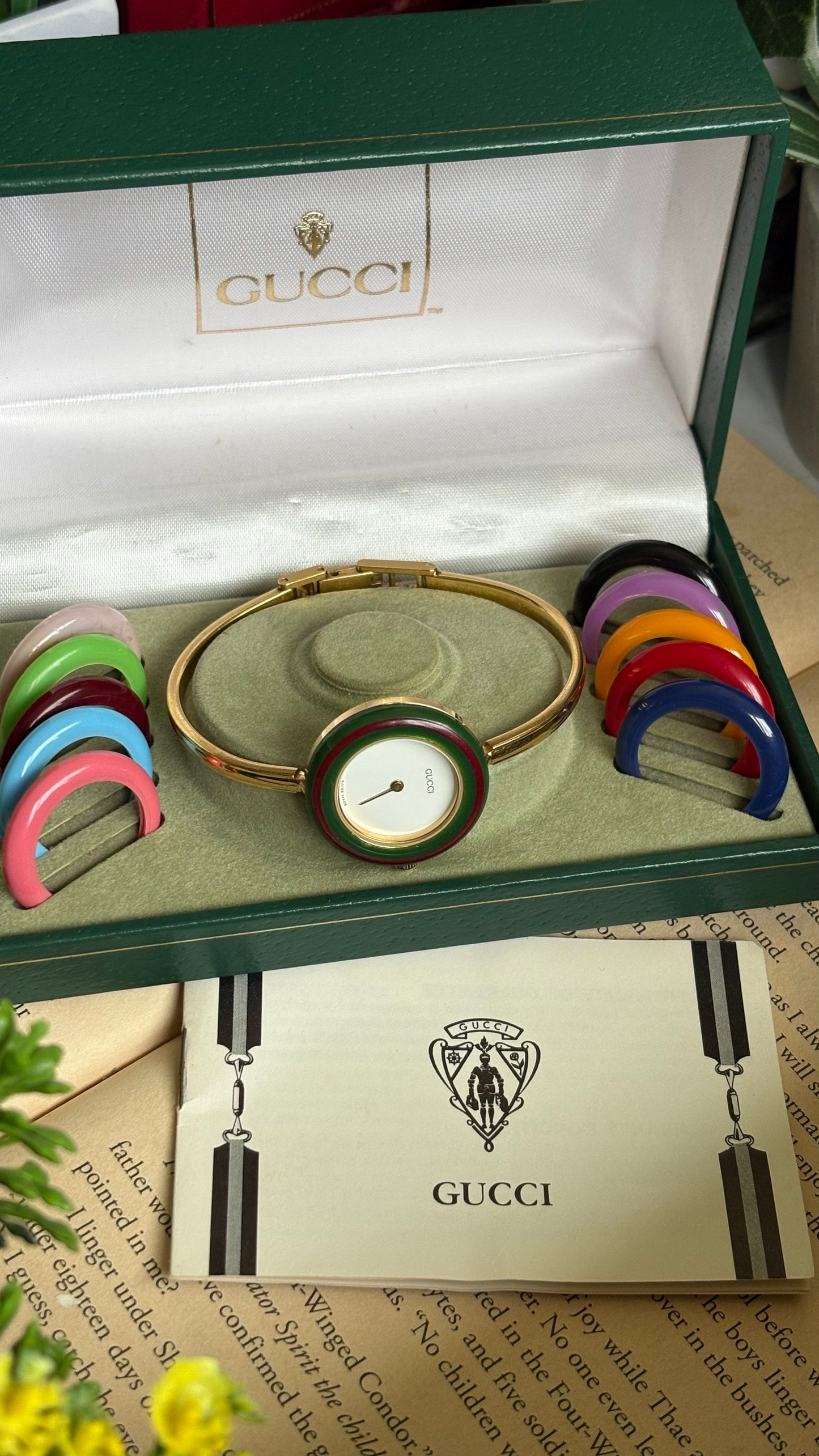 Vintage Gucci 1100L Interchangeable Bezel Set Bangle Watch in Gold Tone