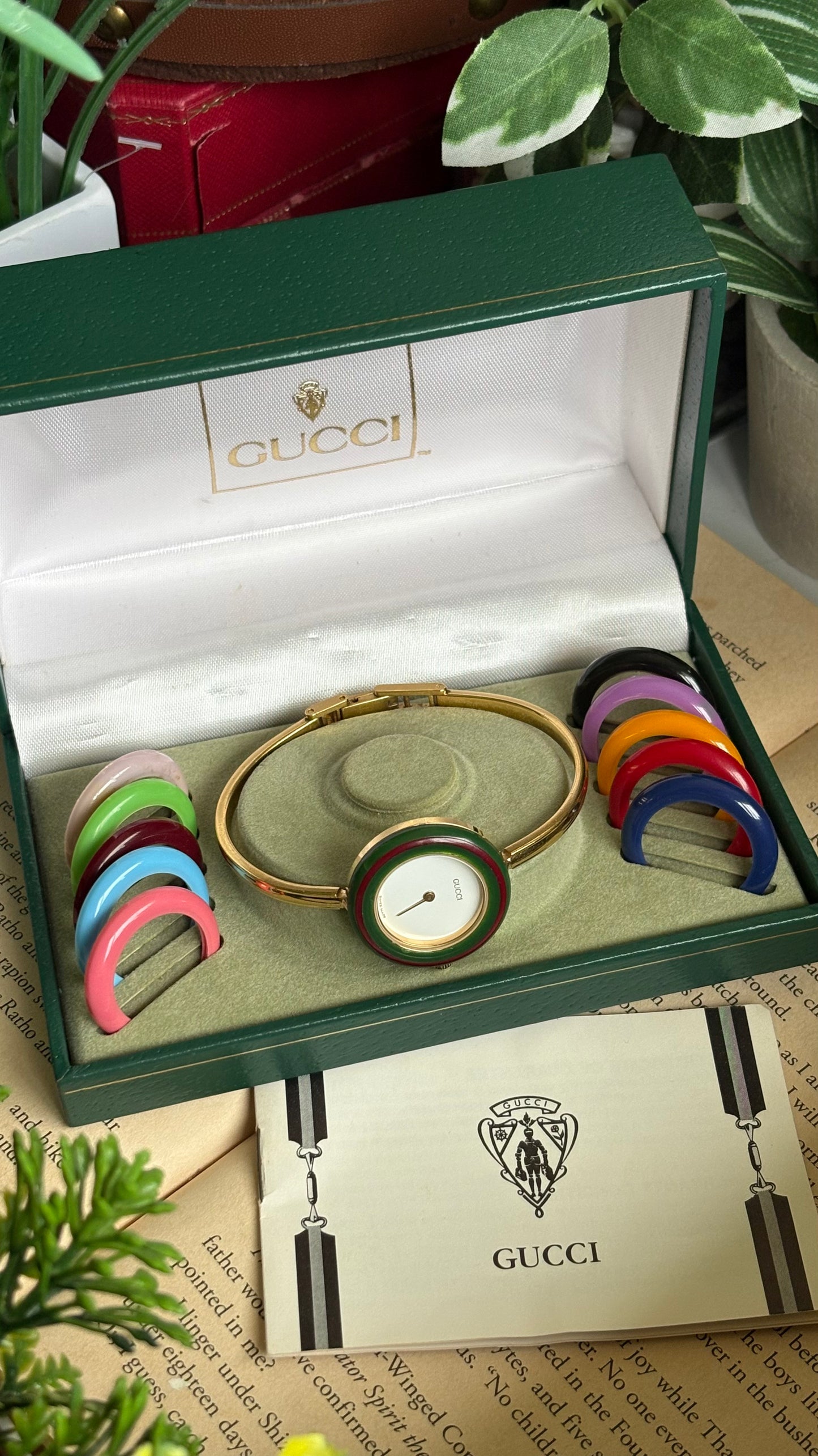 Vintage Gucci 1100L Interchangeable Bezel Set Bangle Watch in Gold Tone