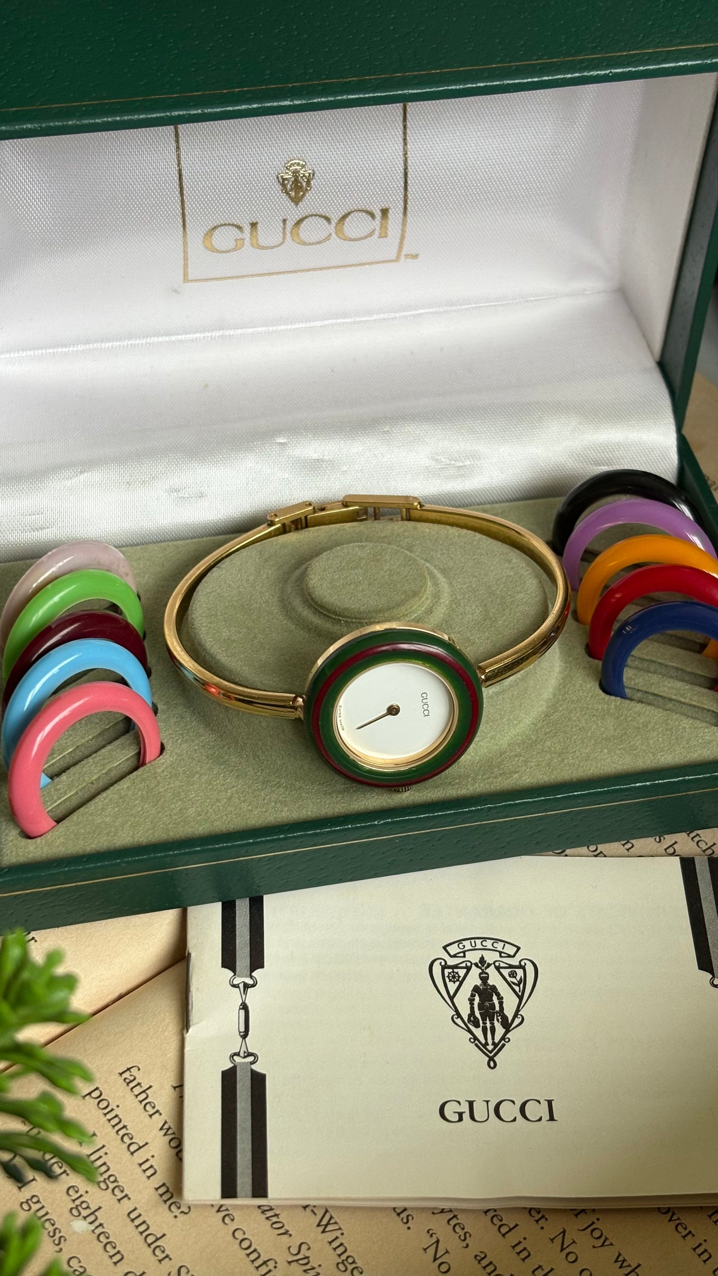 Vintage Gucci 1100L Interchangeable Bezel Set Bangle Watch in Gold Tone