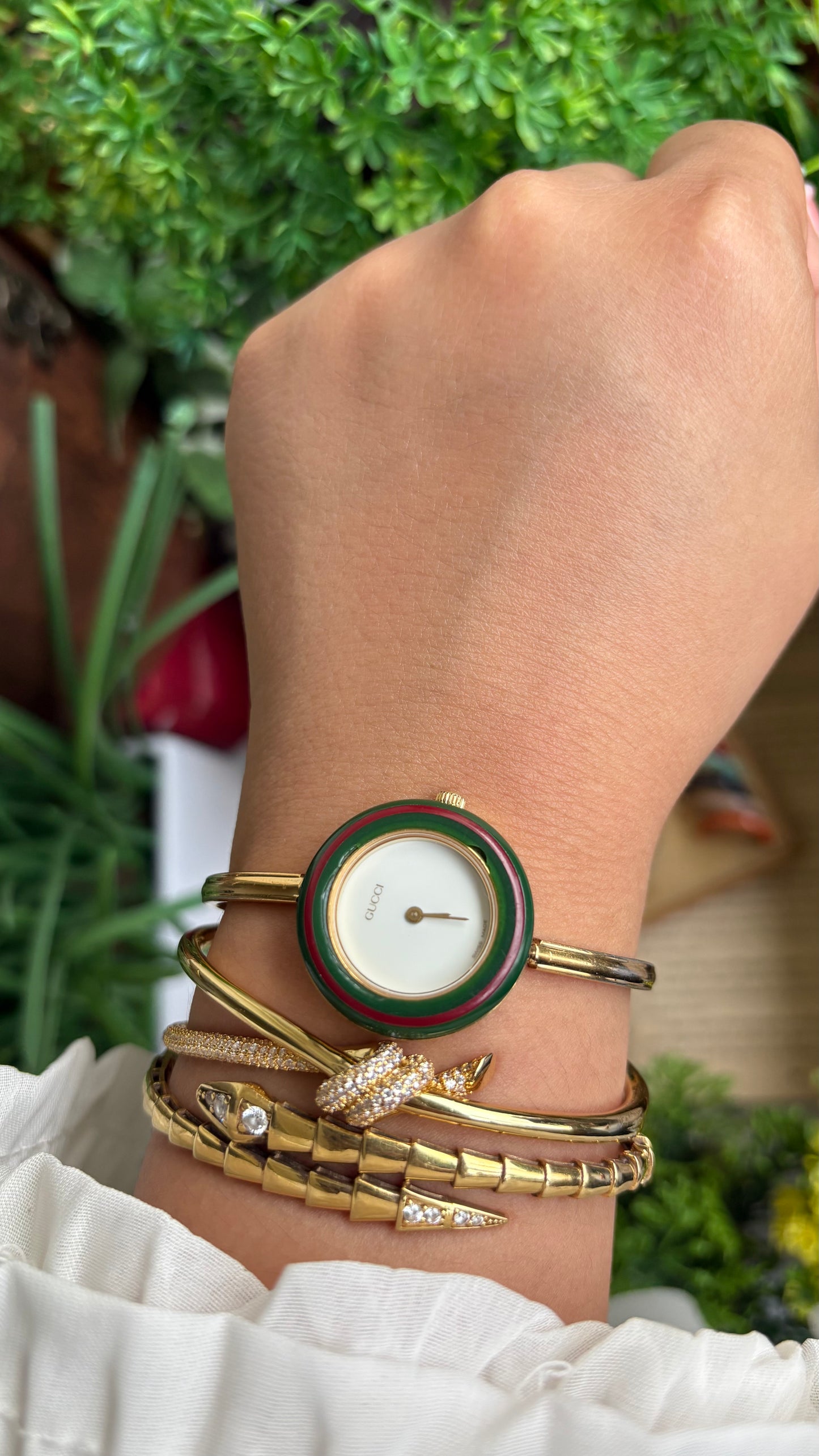 Vintage Gucci 1100L Interchangeable Bezel Set Bangle Watch in Gold Tone