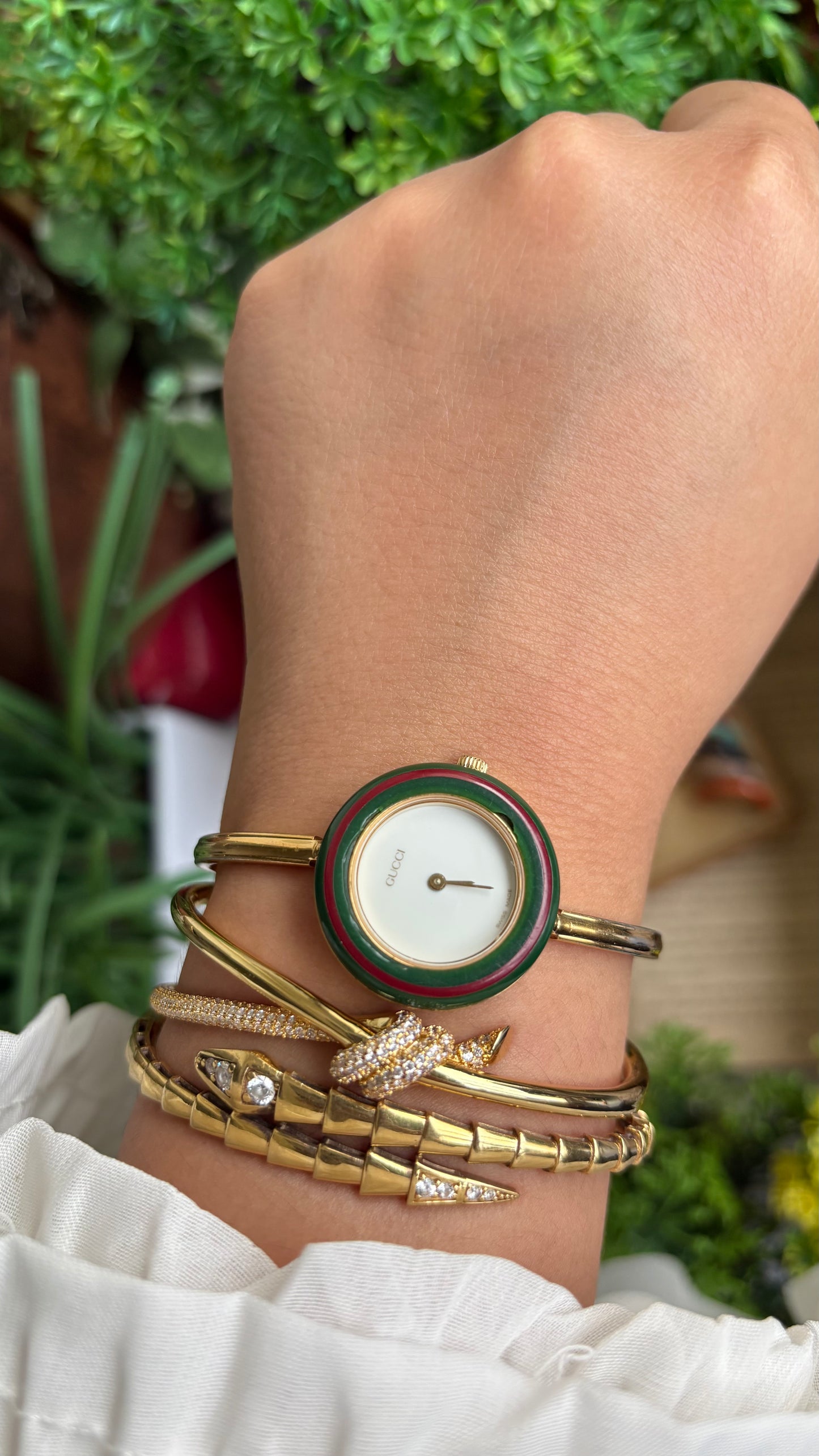 Vintage Gucci 1100L Interchangeable Bezel Set Bangle Watch in Gold Tone