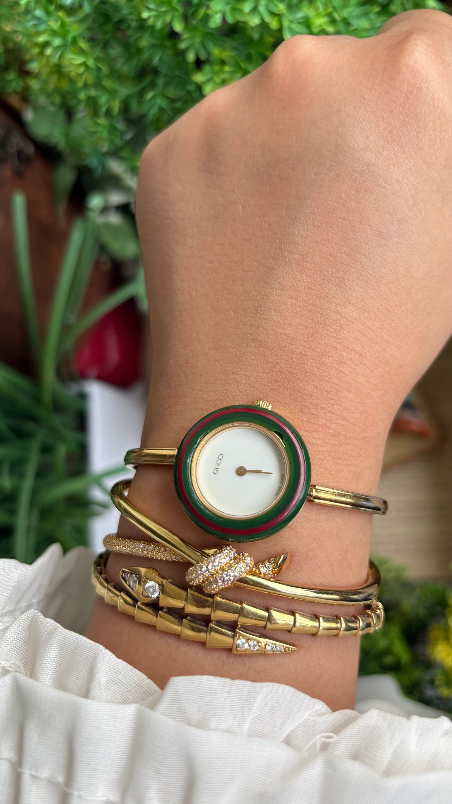 Vintage Gucci 1100L Interchangeable Bezel Set Bangle Watch in Gold Tone