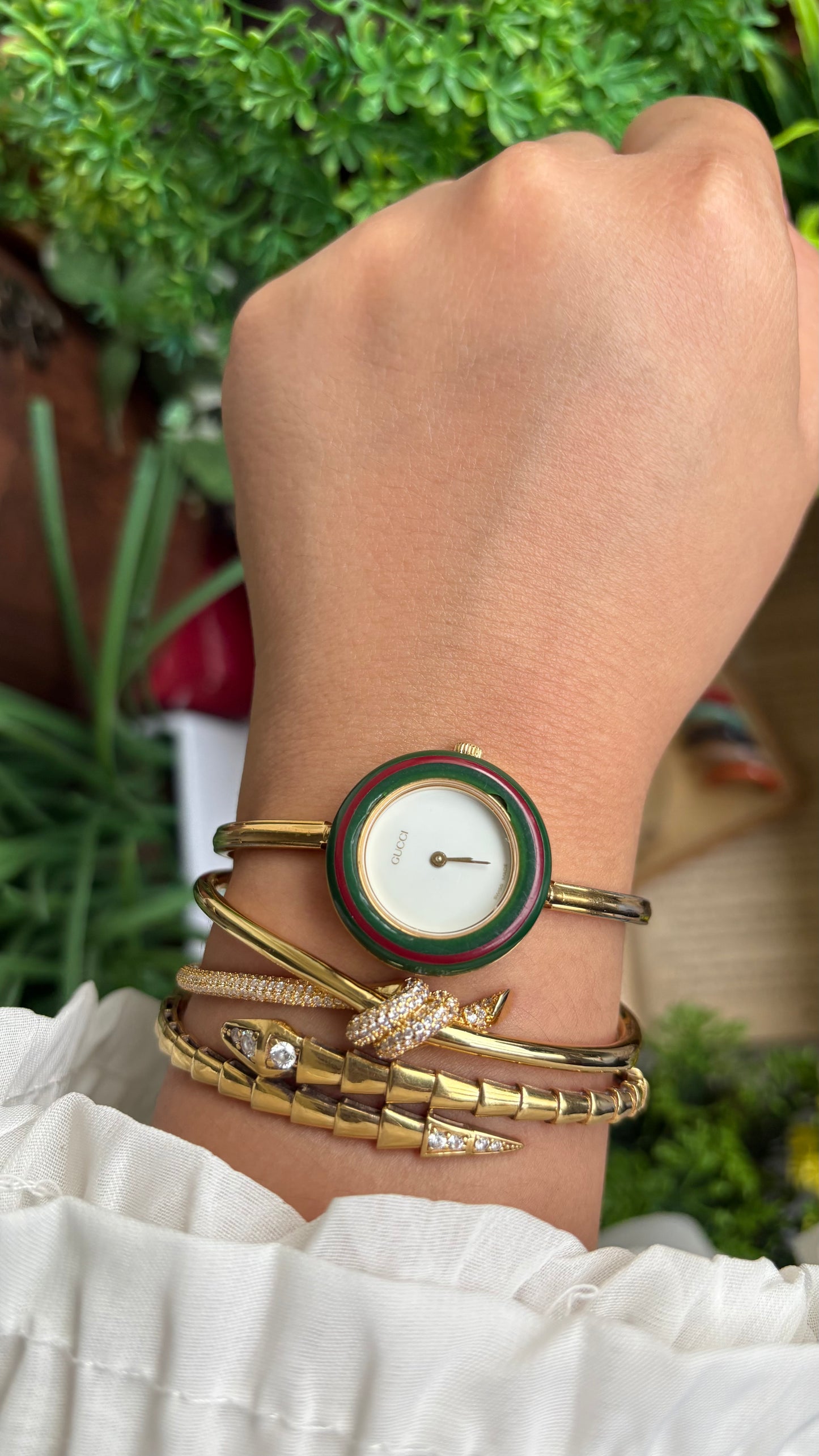 Vintage Gucci 1100L Interchangeable Bezel Set Bangle Watch in Gold Tone