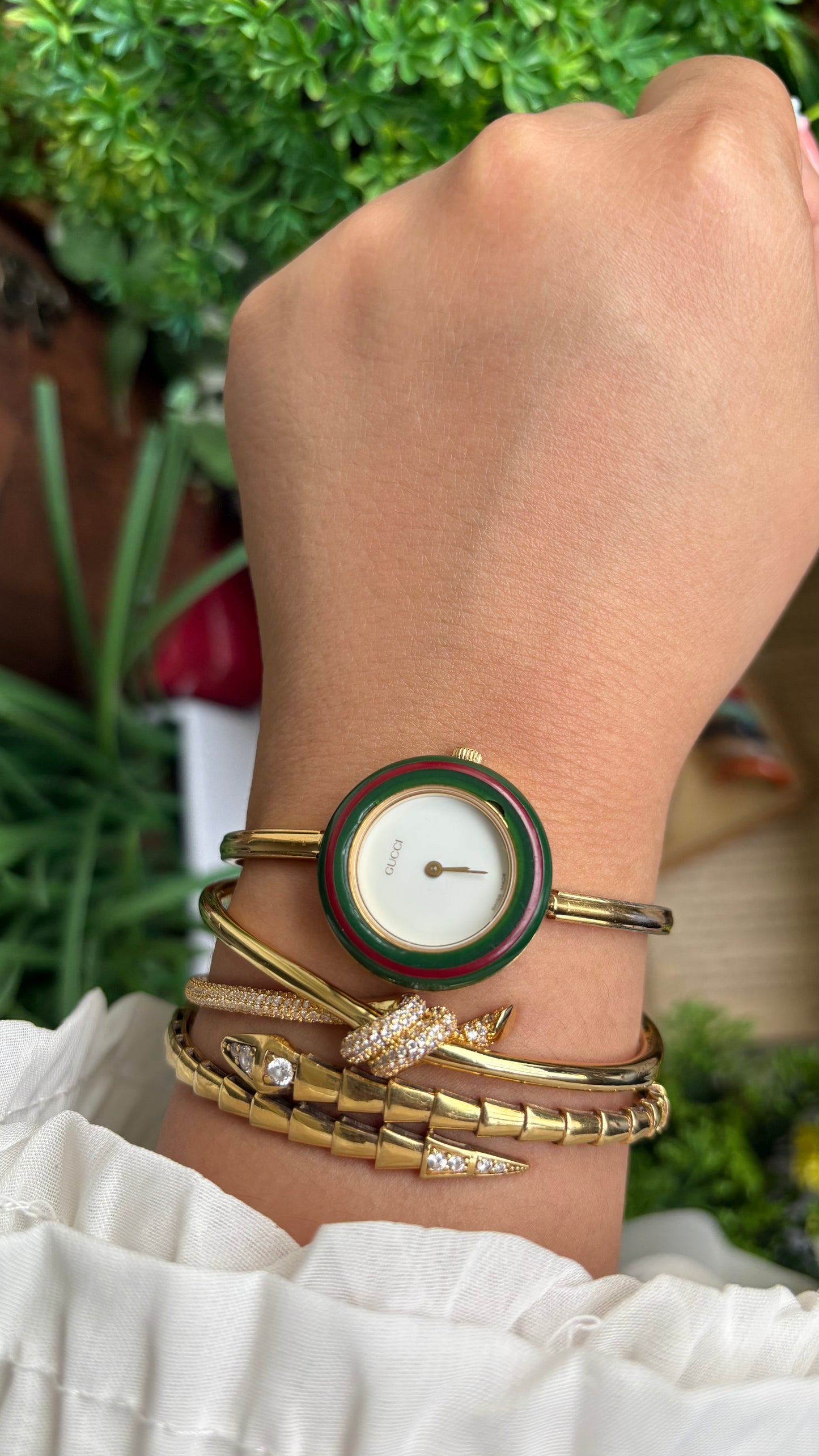 Vintage Gucci 1100L Interchangeable Bezel Set Bangle Watch in Gold Tone