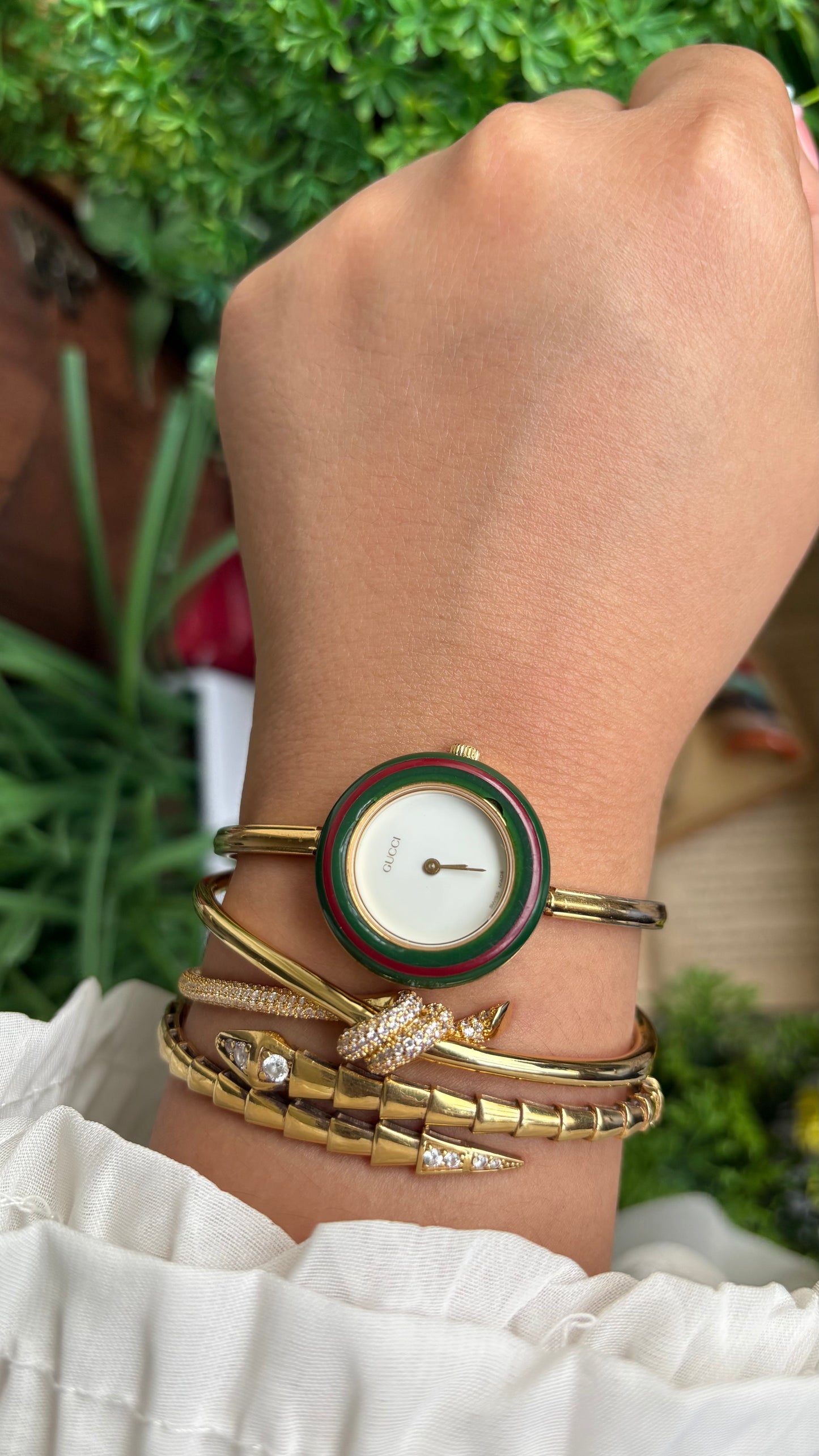 Vintage Gucci 1100L Interchangeable Bezel Set Bangle Watch in Gold Tone